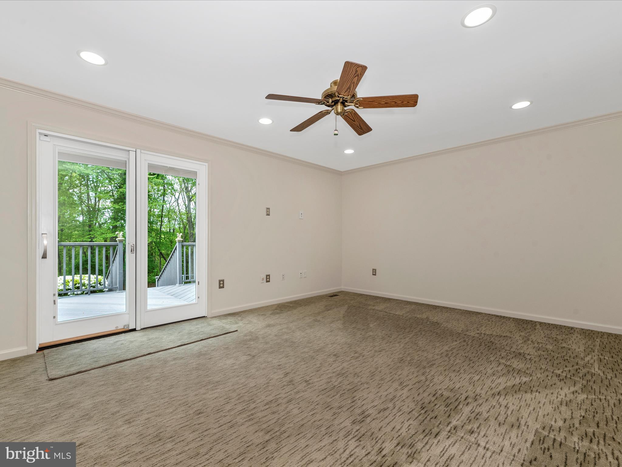 CHESTNUT FARMS - Residential