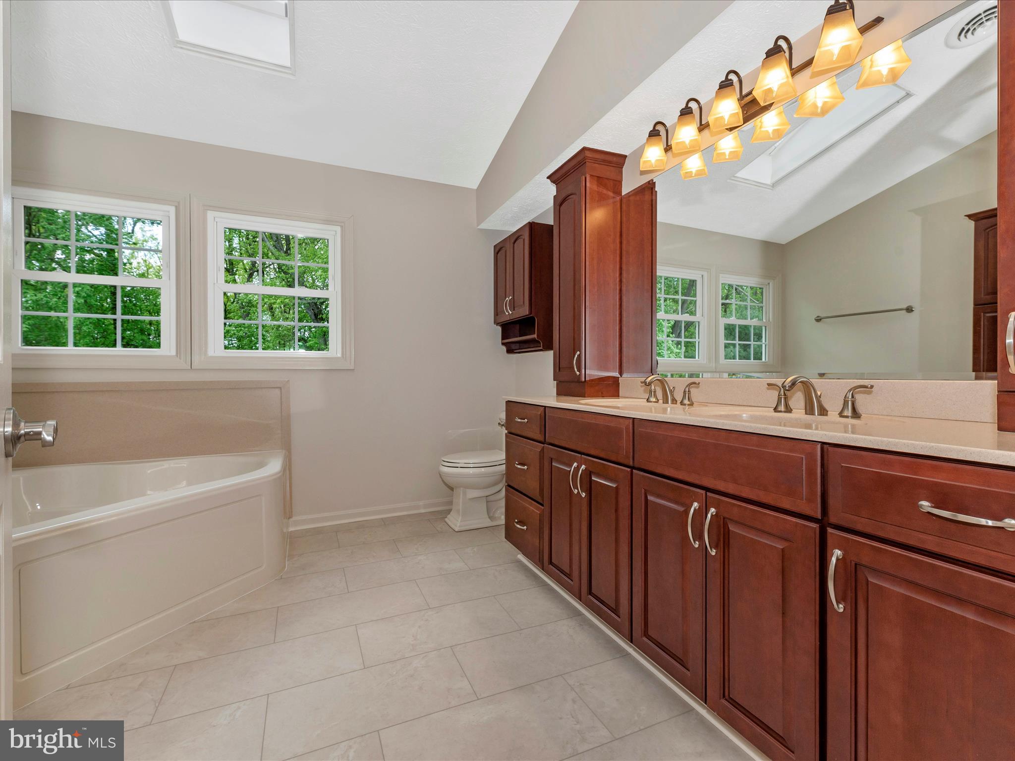 CHESTNUT FARMS - Residential