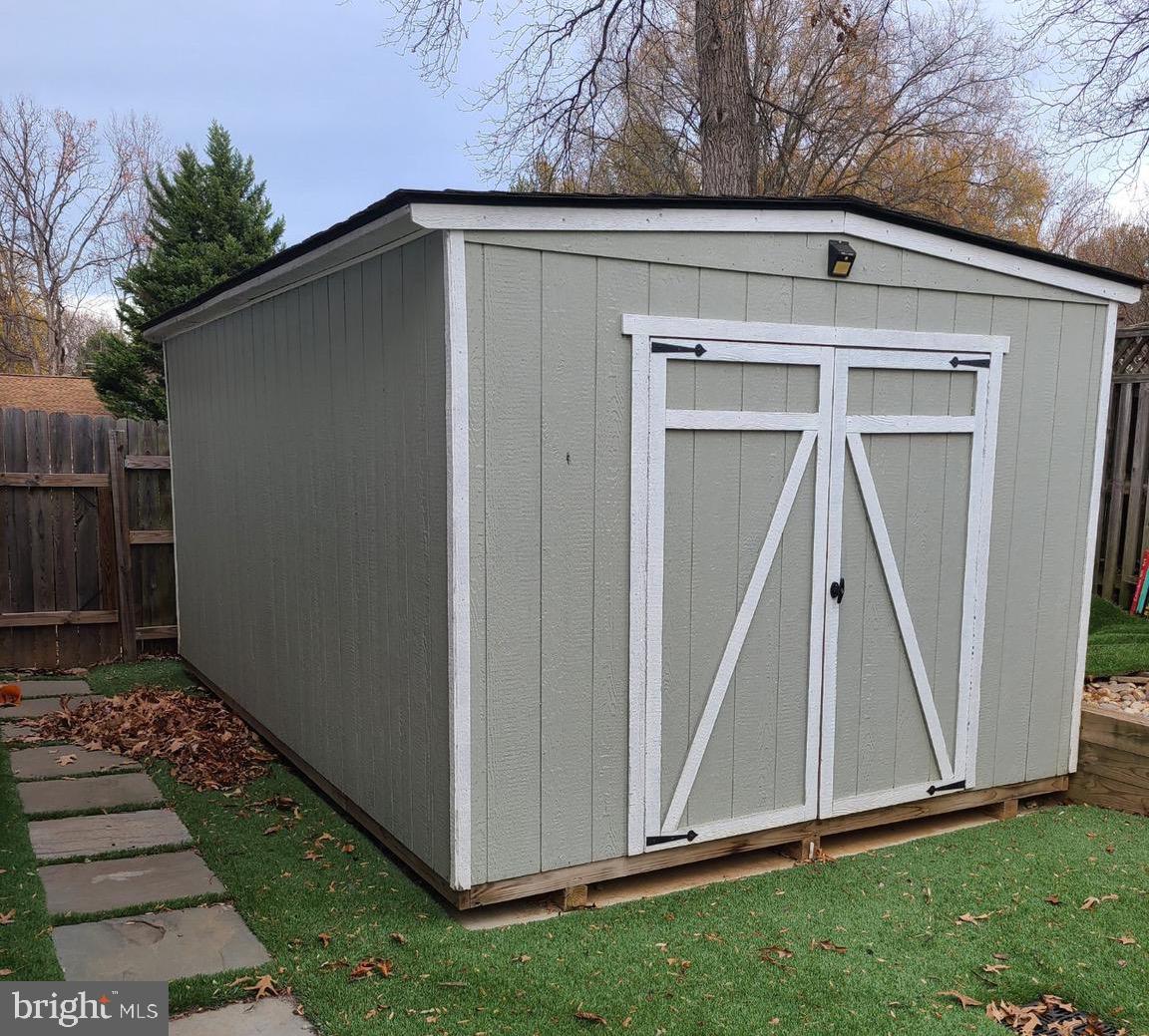 OAKTON GLEN - Residential