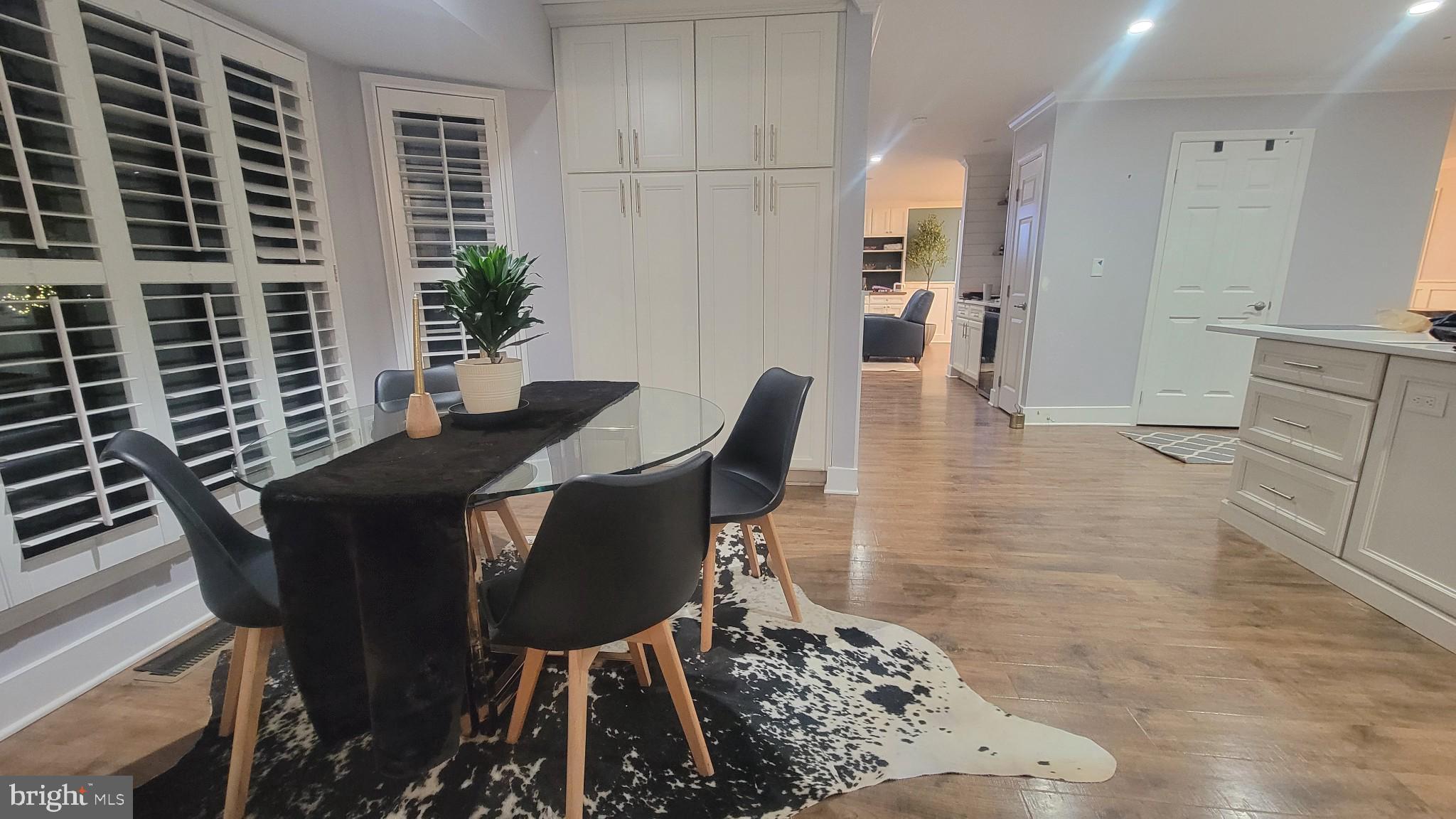 OAKTON GLEN - Residential