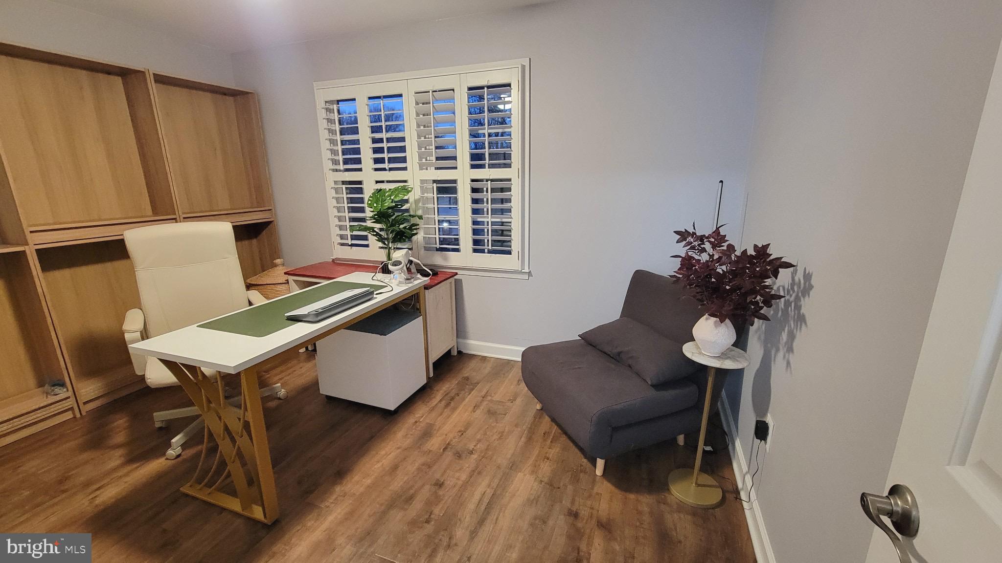 OAKTON GLEN - Residential