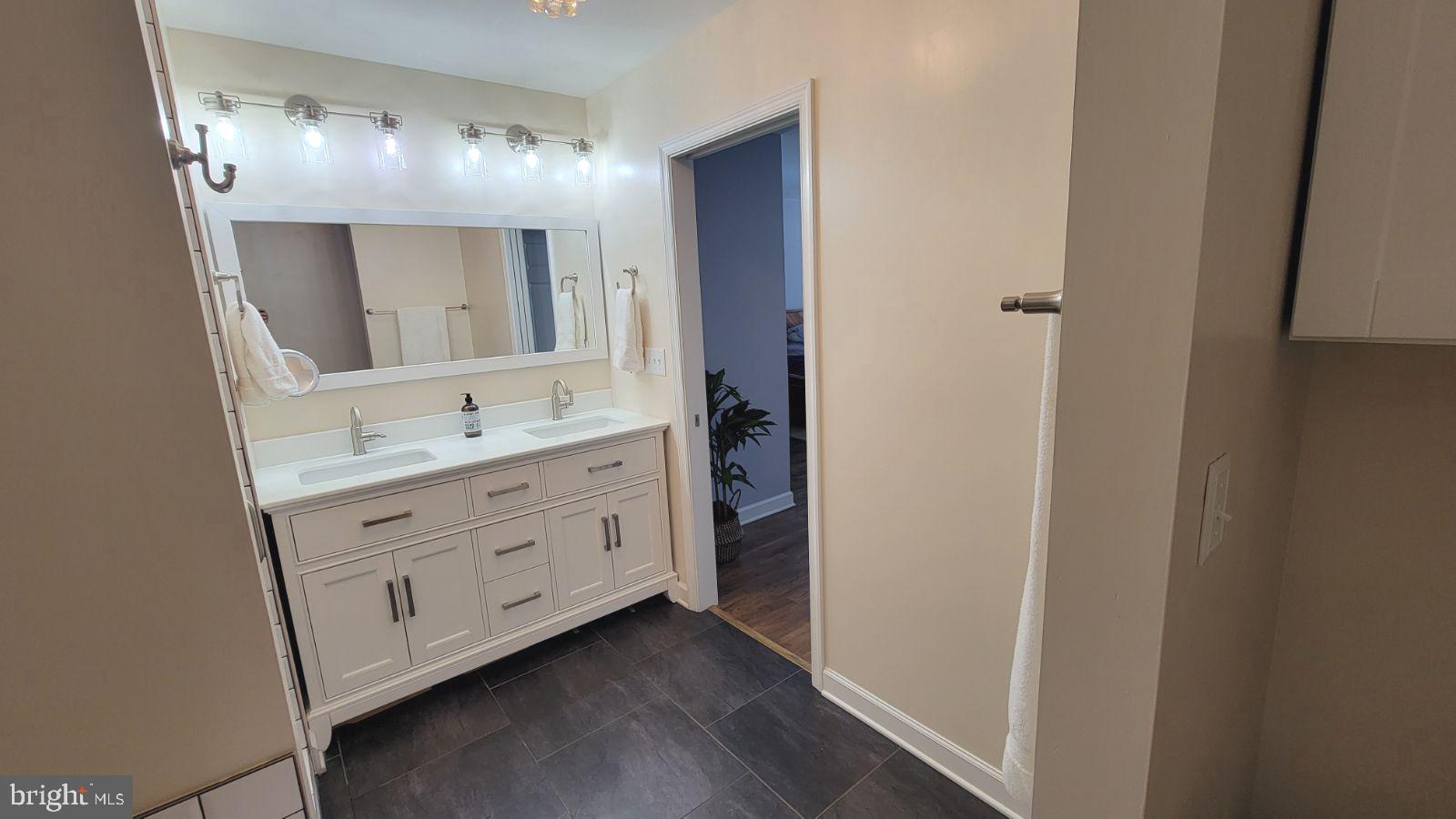 OAKTON GLEN - Residential