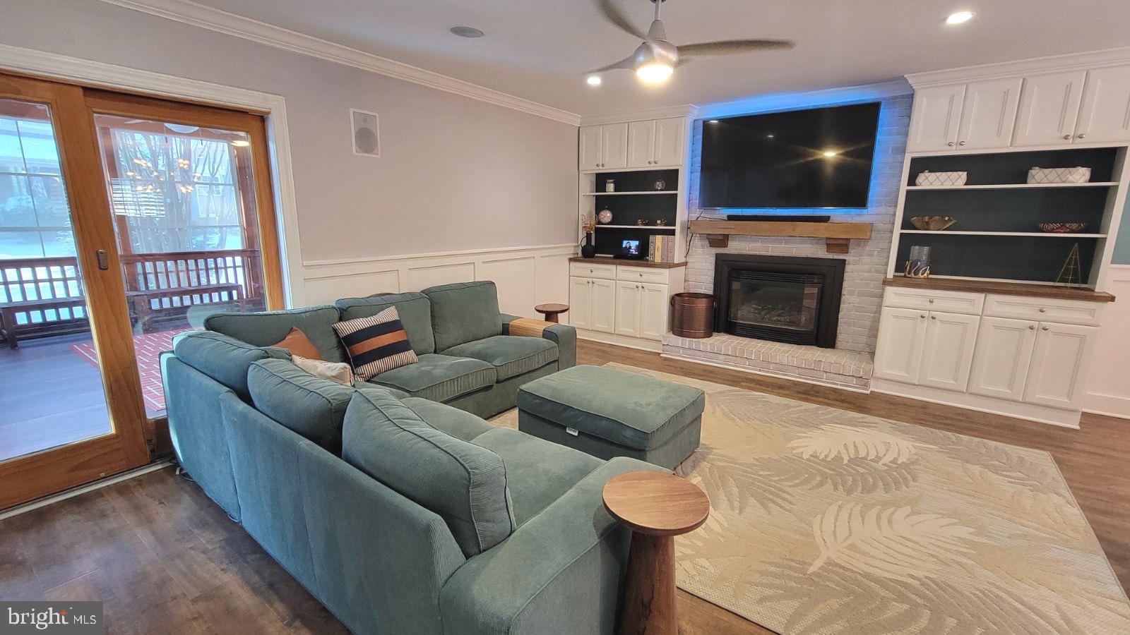 OAKTON GLEN - Residential