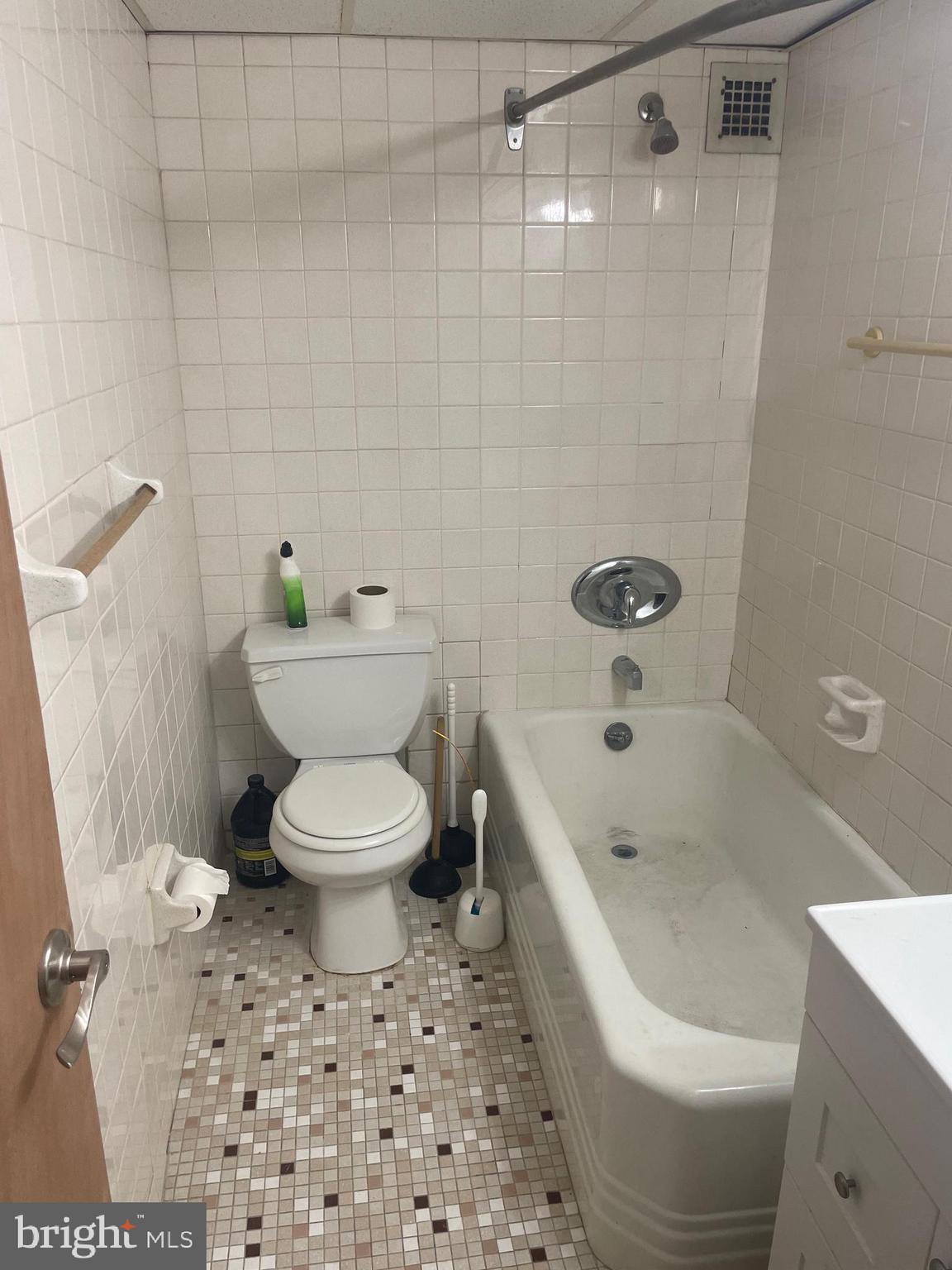 RADNOR HOUSE - Residential Lease