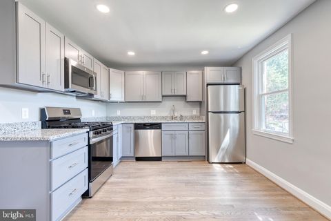 Townhouse For Rent - 633 Lucia Avenue<br/> BALTIMORE, MD 21229