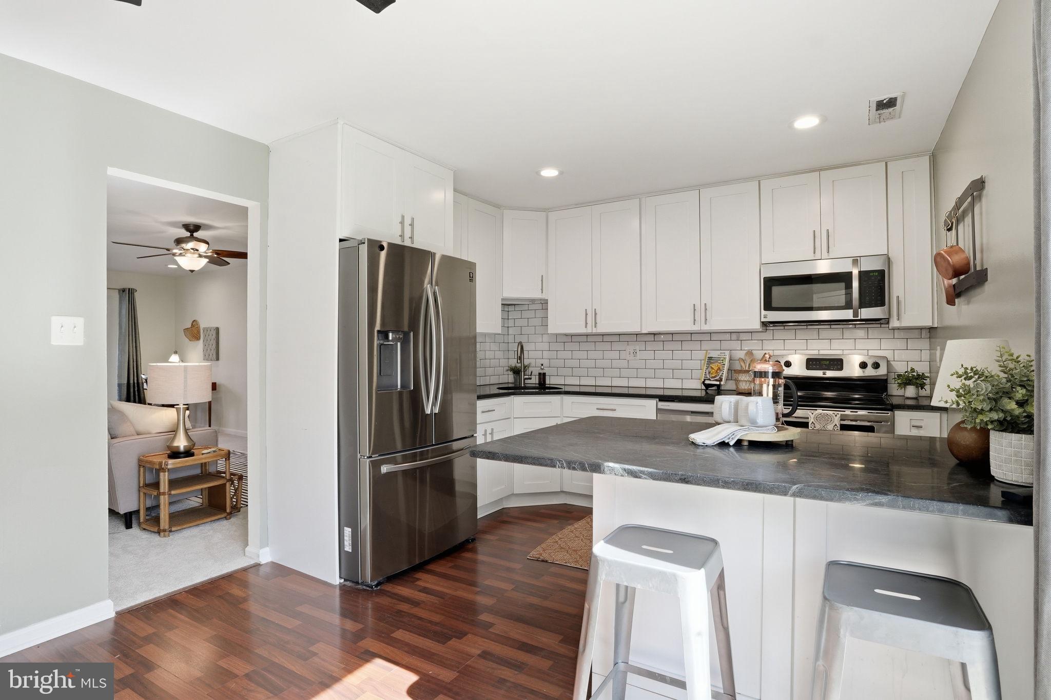 CROFTON MEWS CONDO - Residential