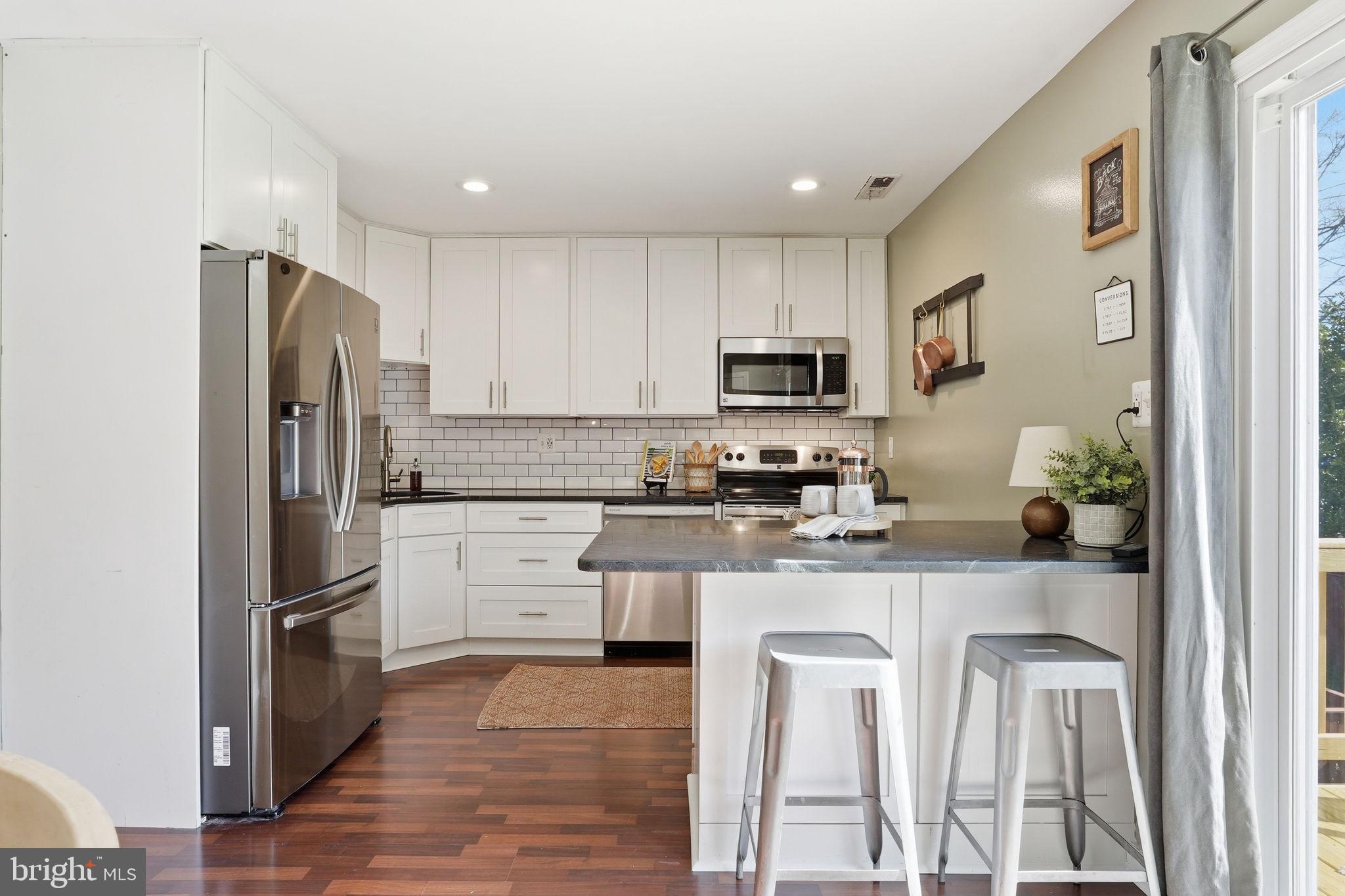 CROFTON MEWS CONDO - Residential