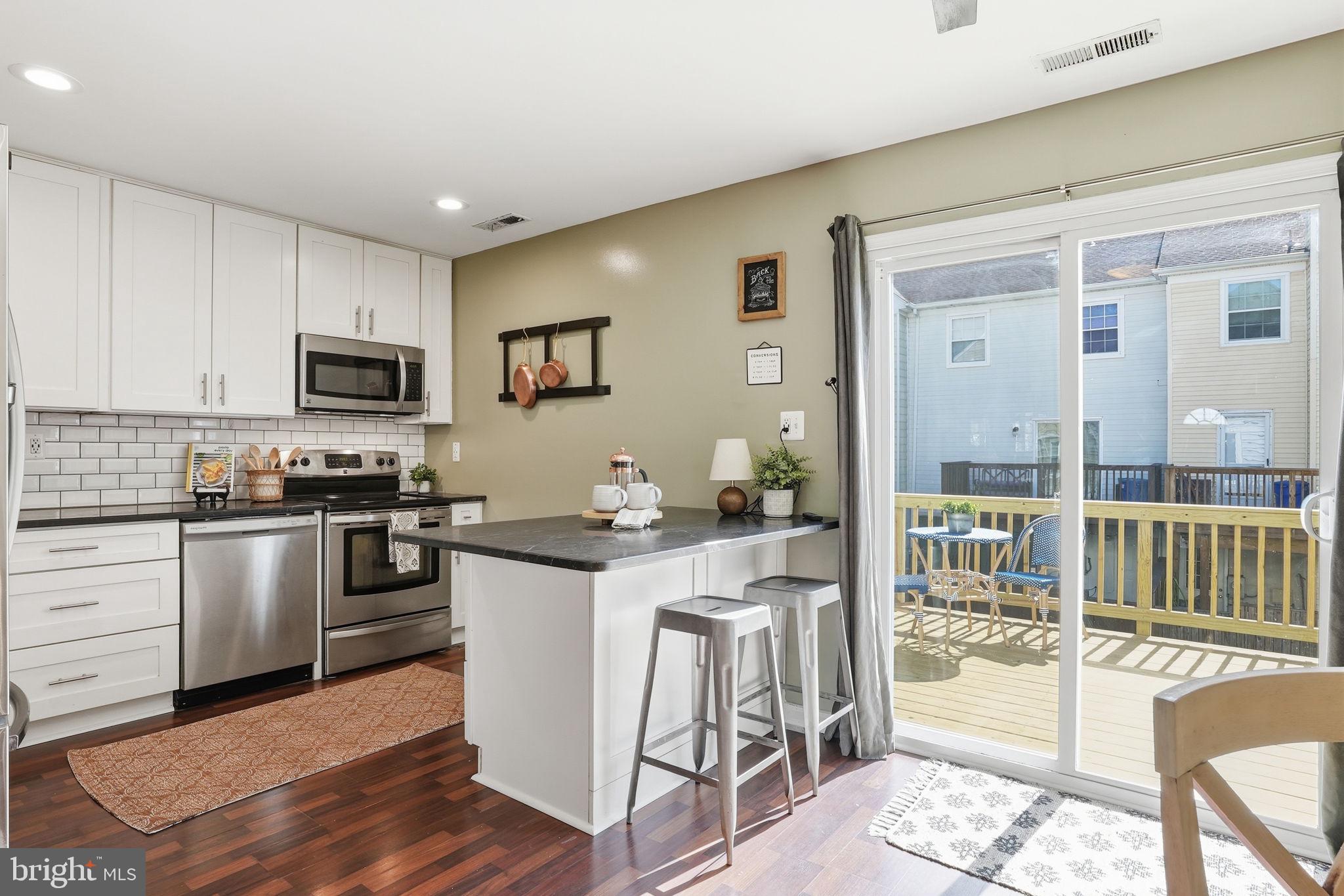 CROFTON MEWS CONDO - Residential