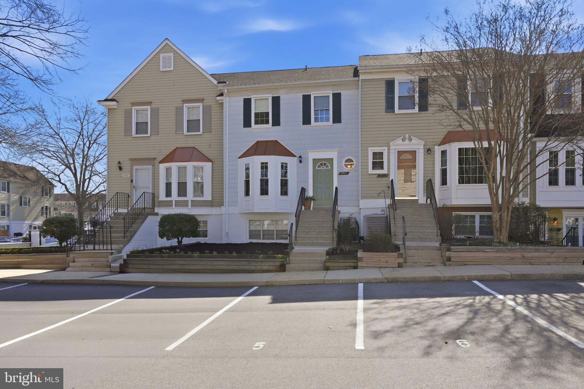 CROFTON MEWS CONDO - Residential