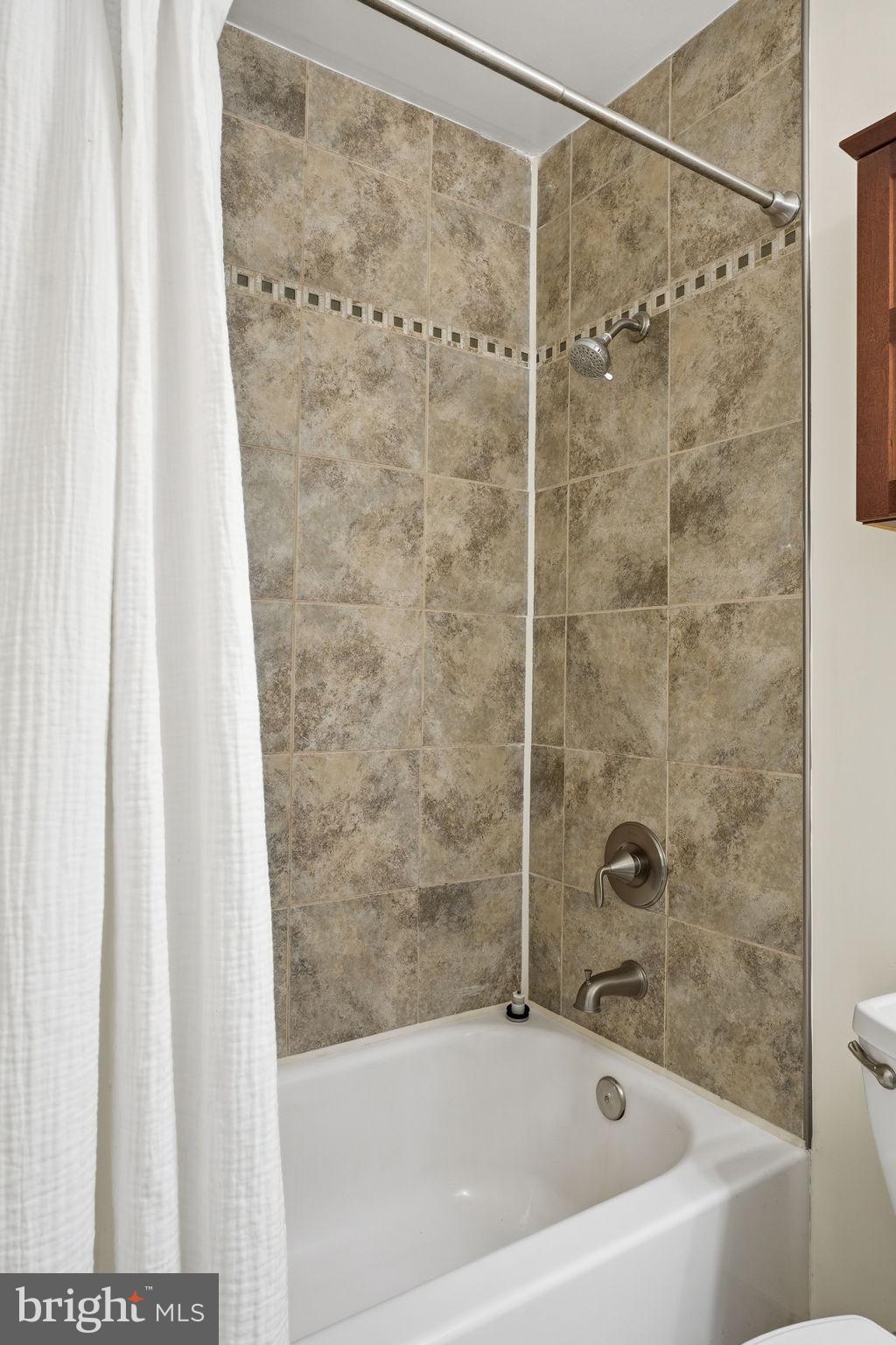 CROFTON MEWS CONDO - Residential