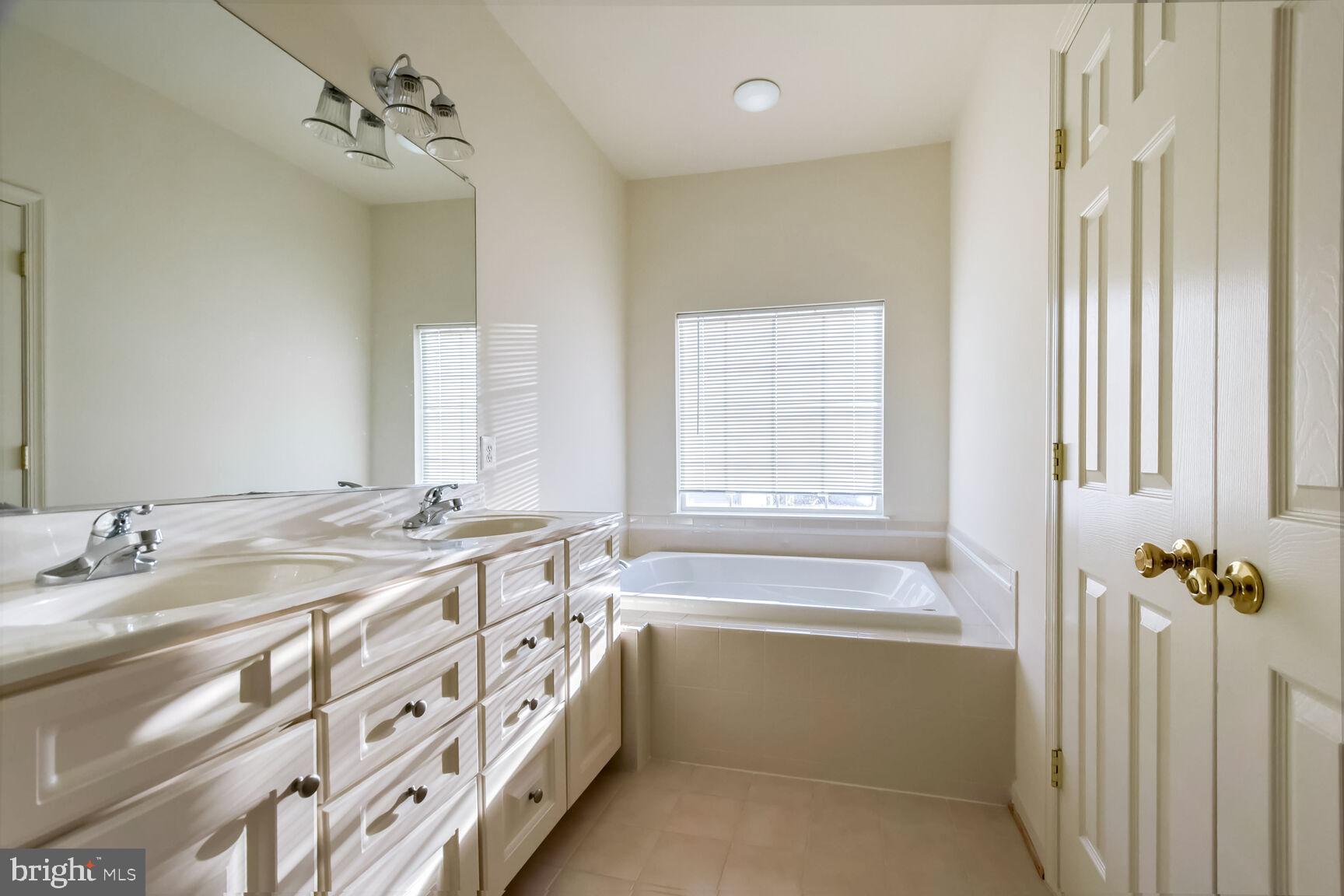 ASHBROOK VILLAGE - Residential Lease