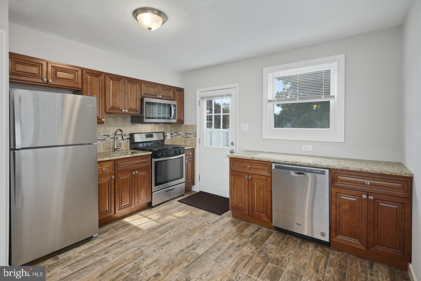 802 COLLINGS AVENUE - FIRST FOOOR AVENUE A