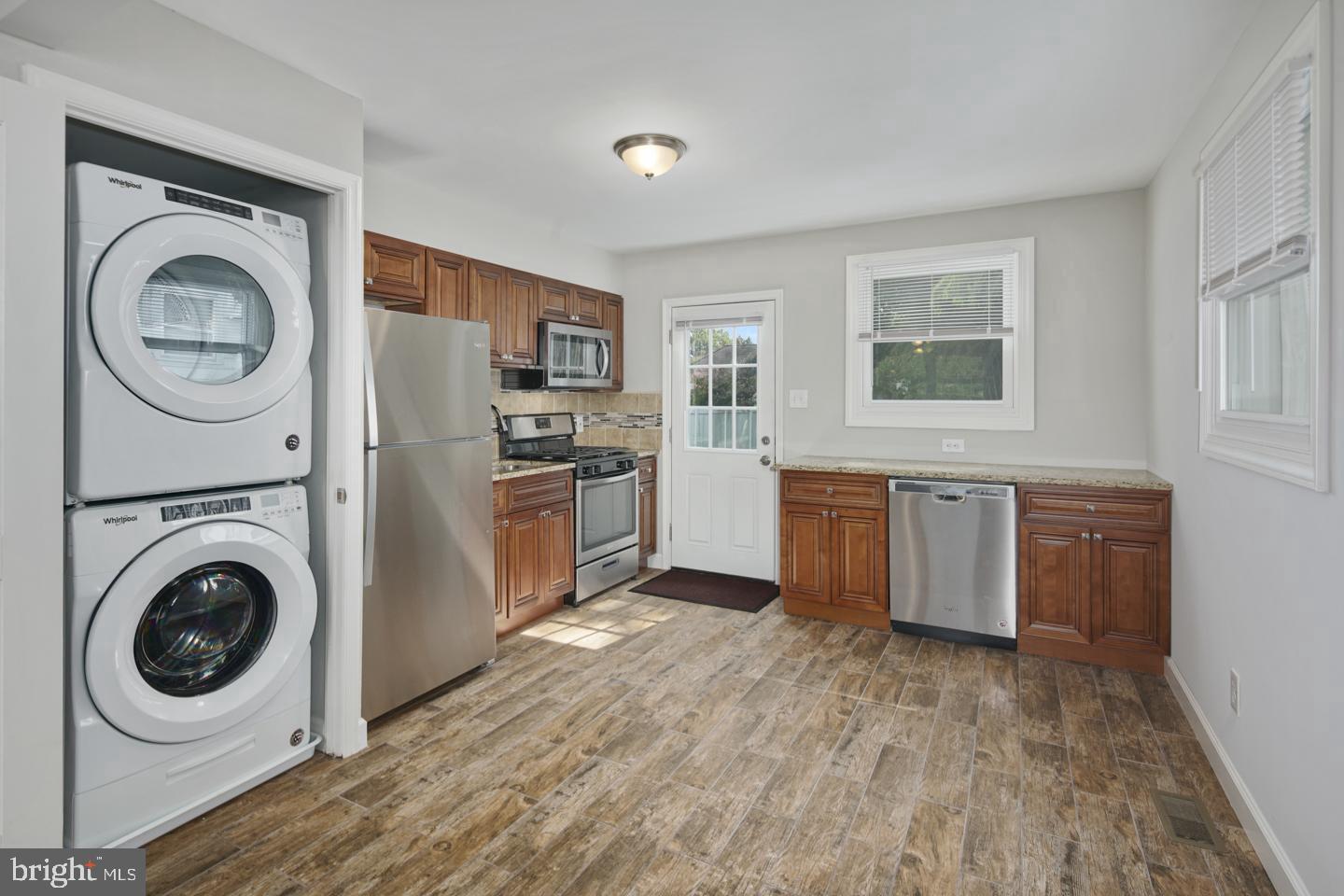802 COLLINGS AVENUE - FIRST FOOOR AVENUE A