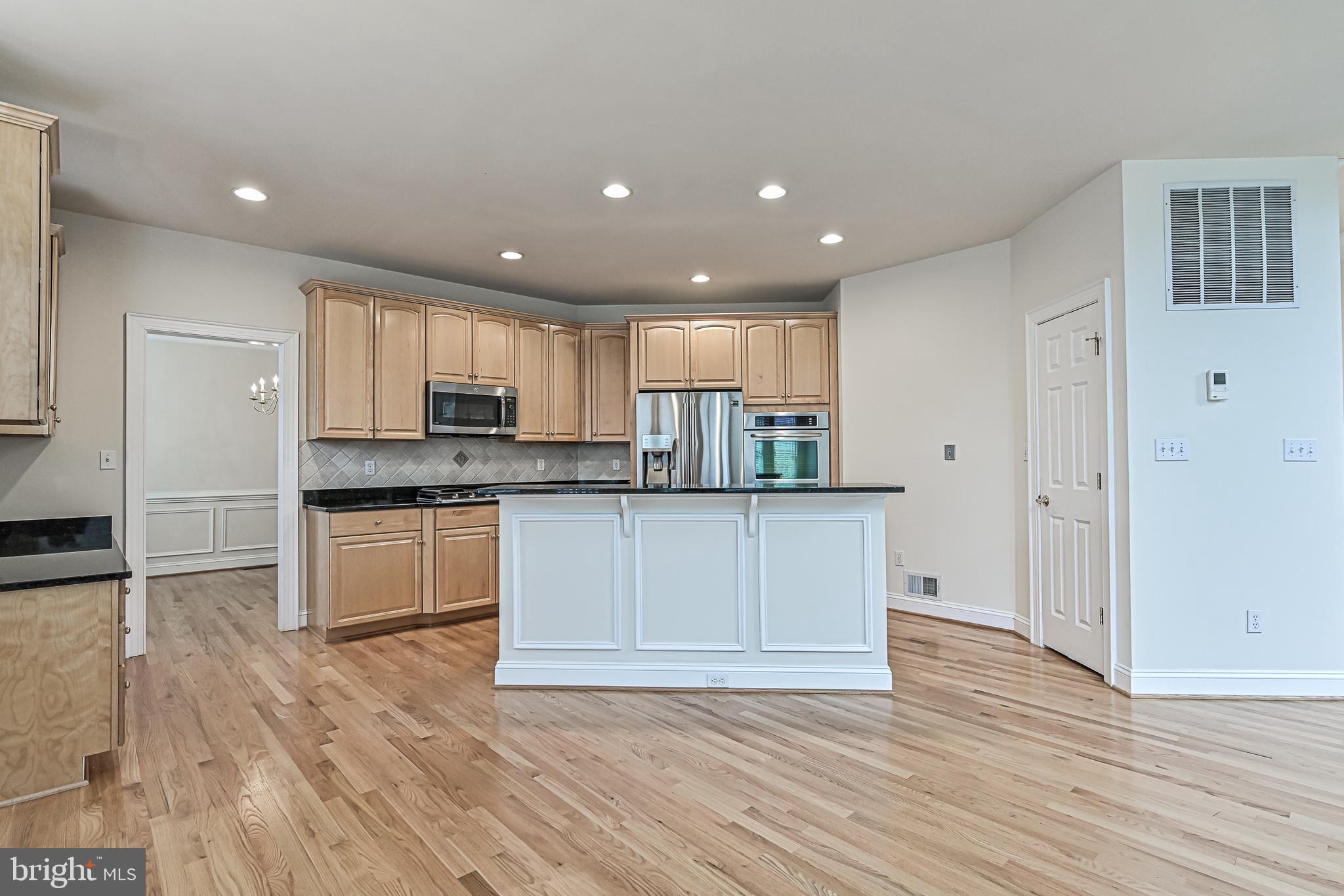 LORD FAIRFAX MANORS - Residential