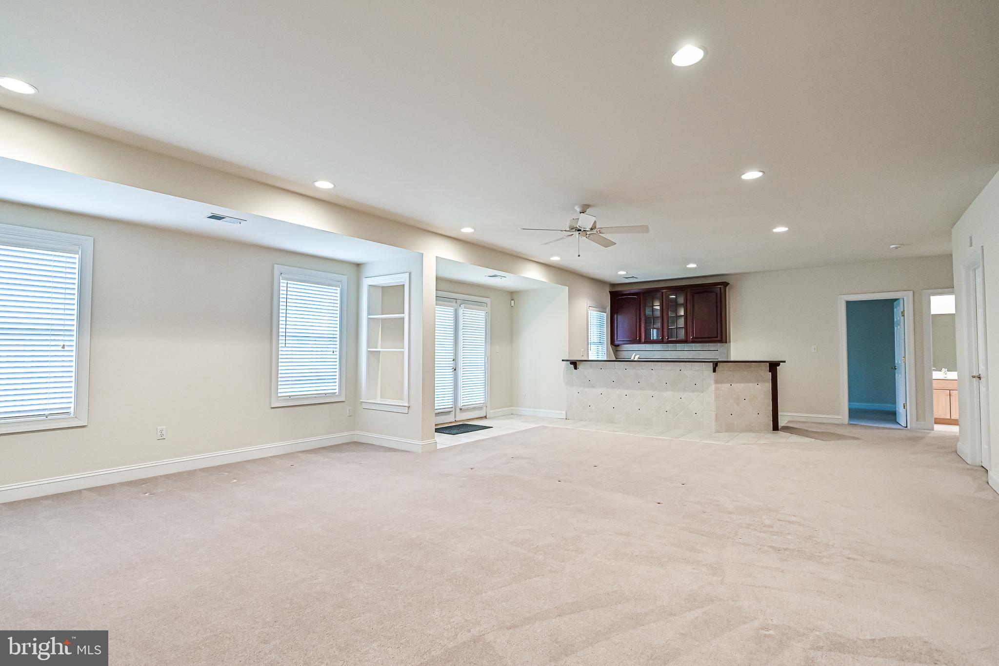 LORD FAIRFAX MANORS - Residential