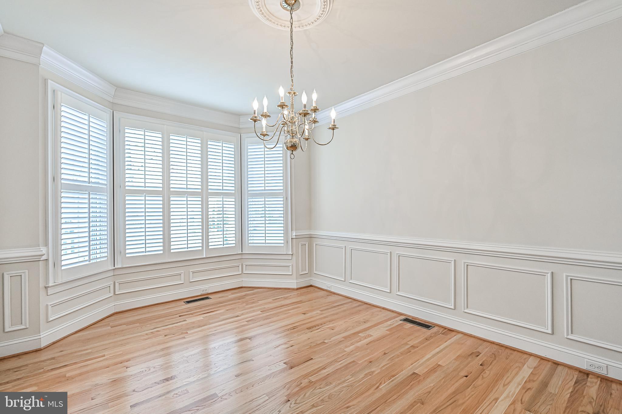 LORD FAIRFAX MANORS - Residential