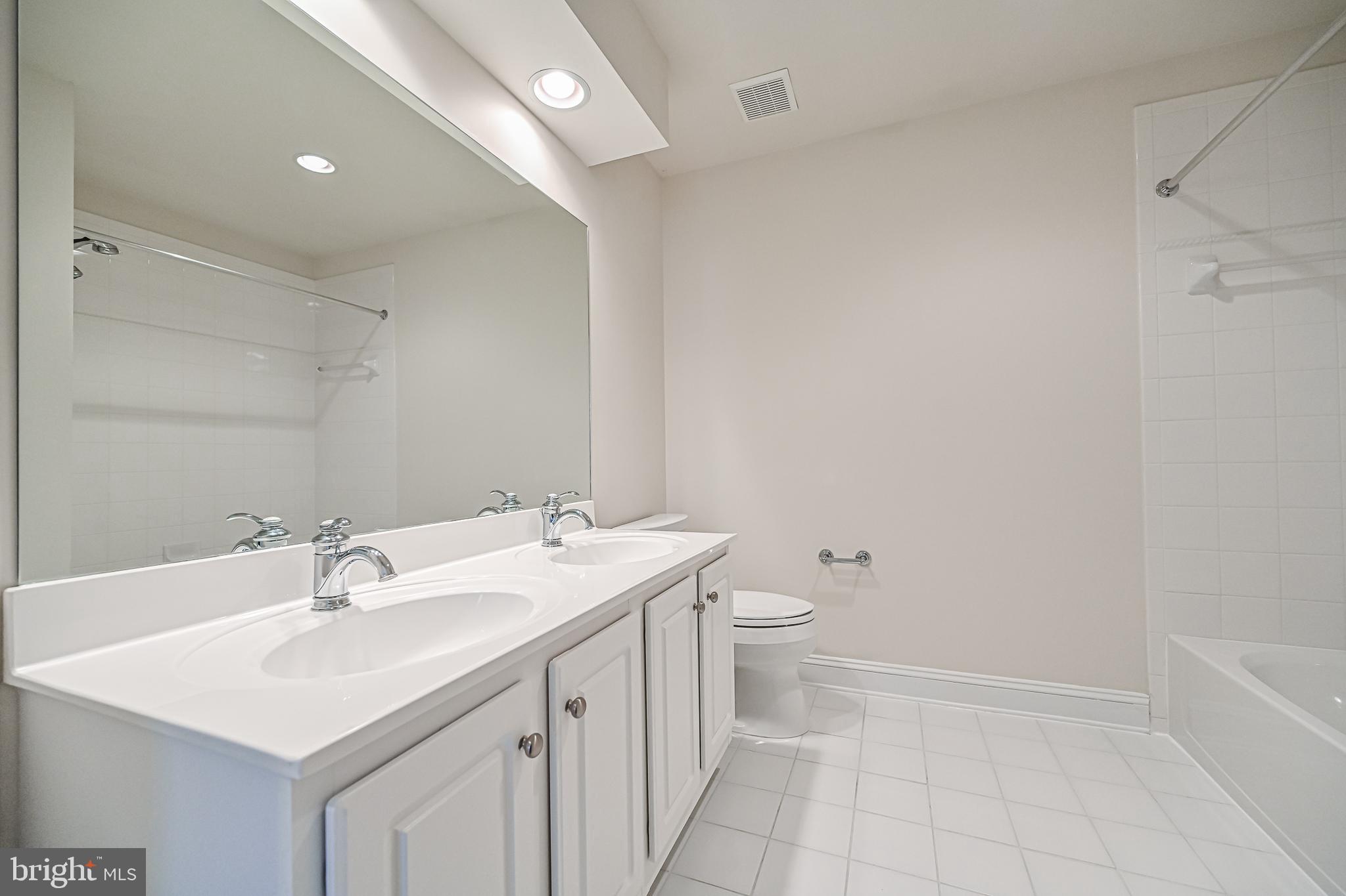 LORD FAIRFAX MANORS - Residential