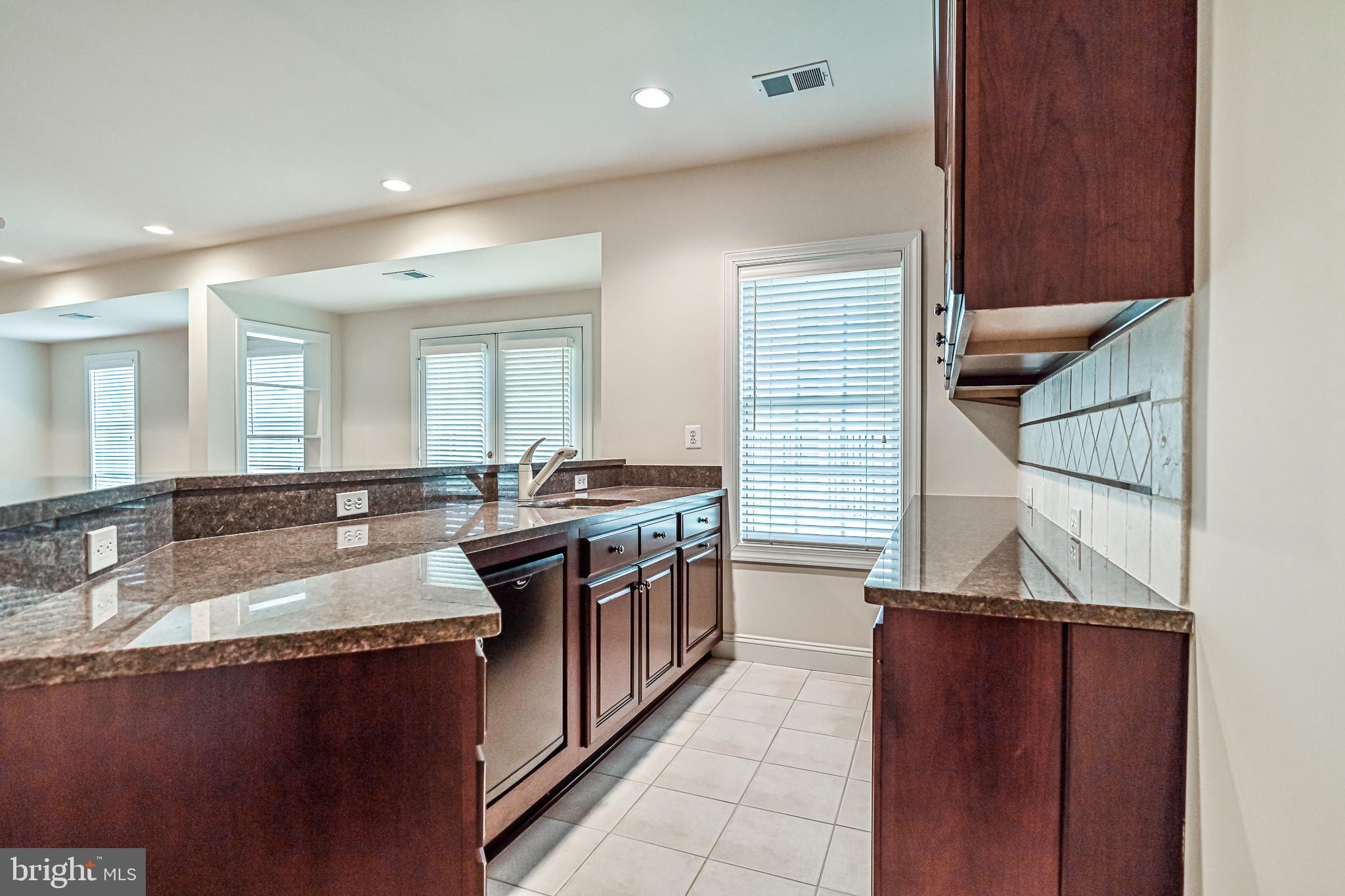 LORD FAIRFAX MANORS - Residential