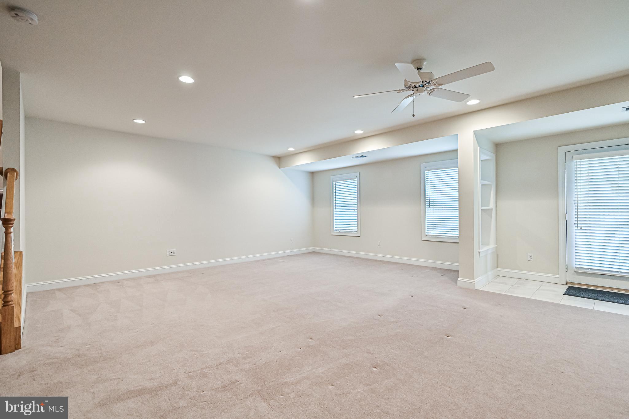 LORD FAIRFAX MANORS - Residential