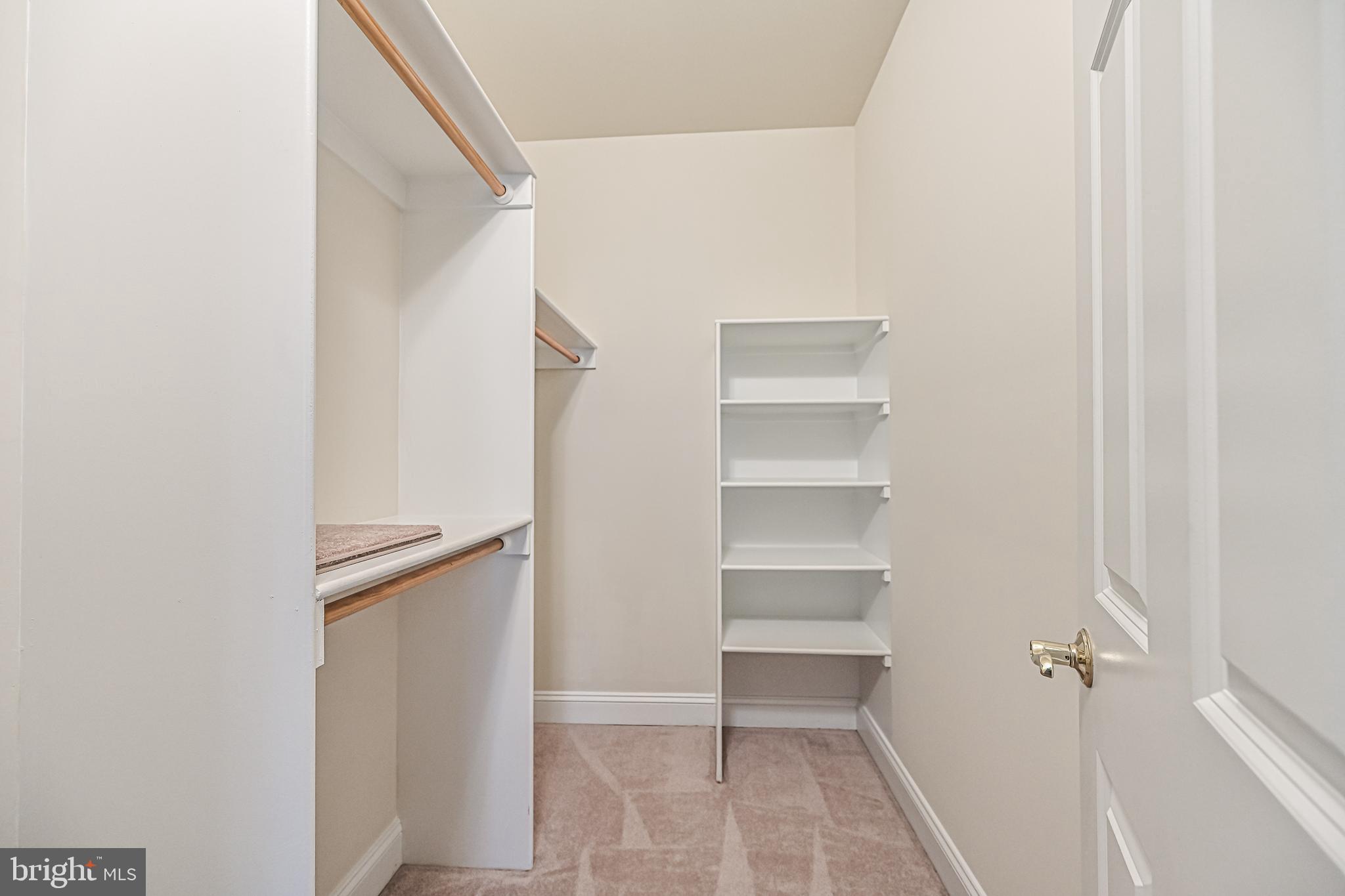 LORD FAIRFAX MANORS - Residential