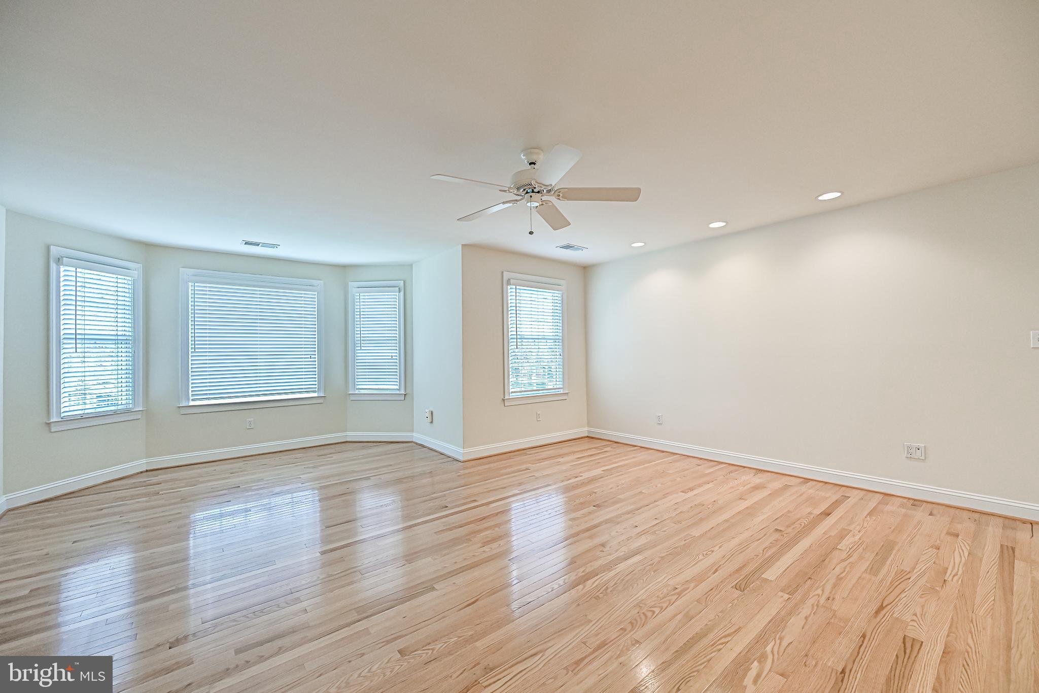 LORD FAIRFAX MANORS - Residential