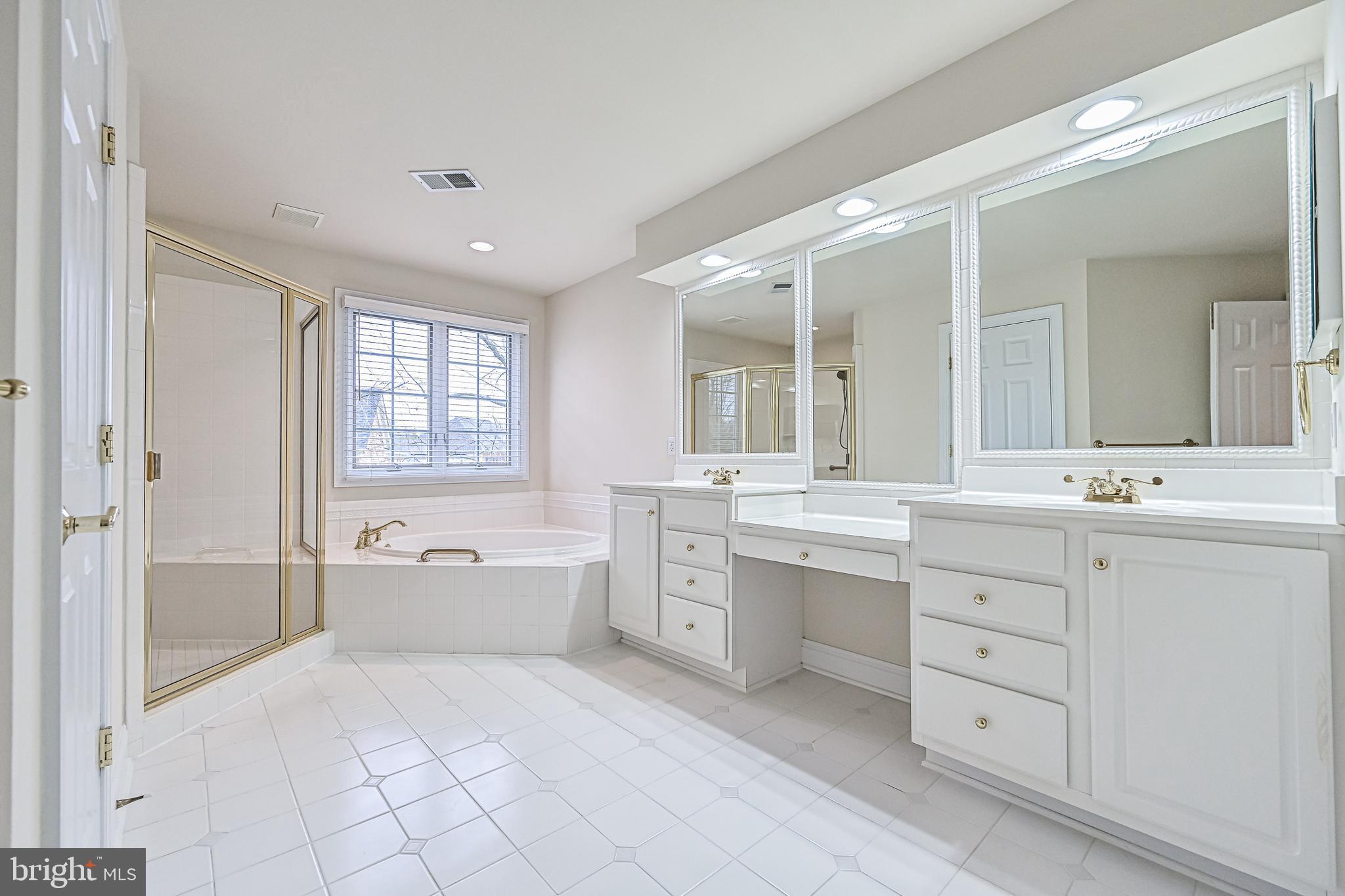 LORD FAIRFAX MANORS - Residential