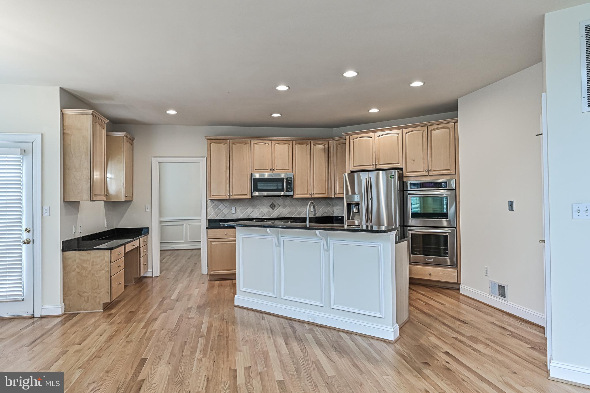 LORD FAIRFAX MANORS - Residential