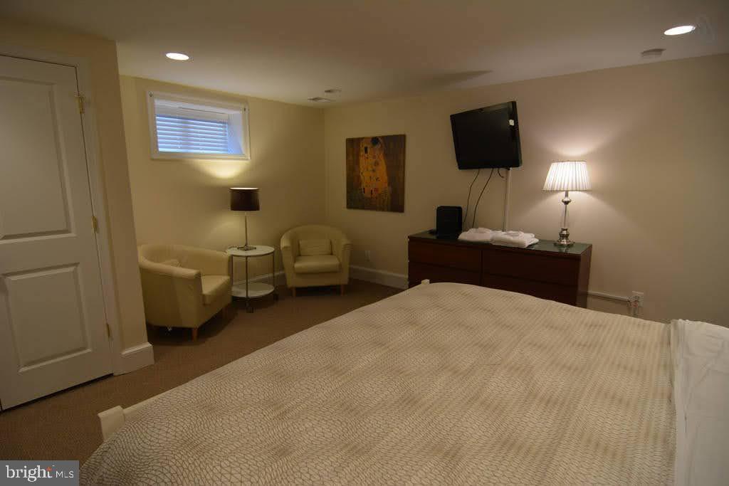 CLARENDON - Residential Income