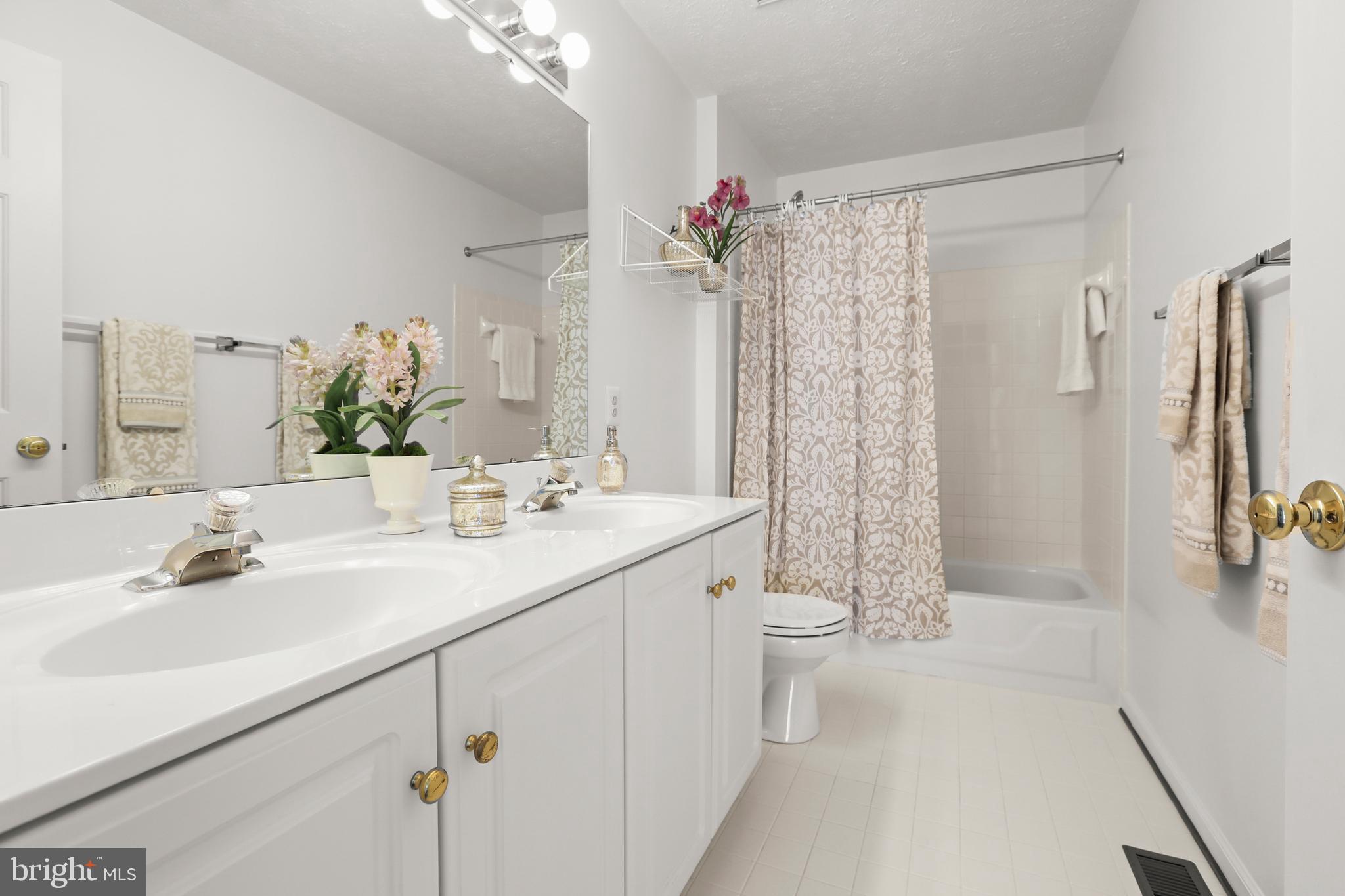 KINGS CHARTER - Residential