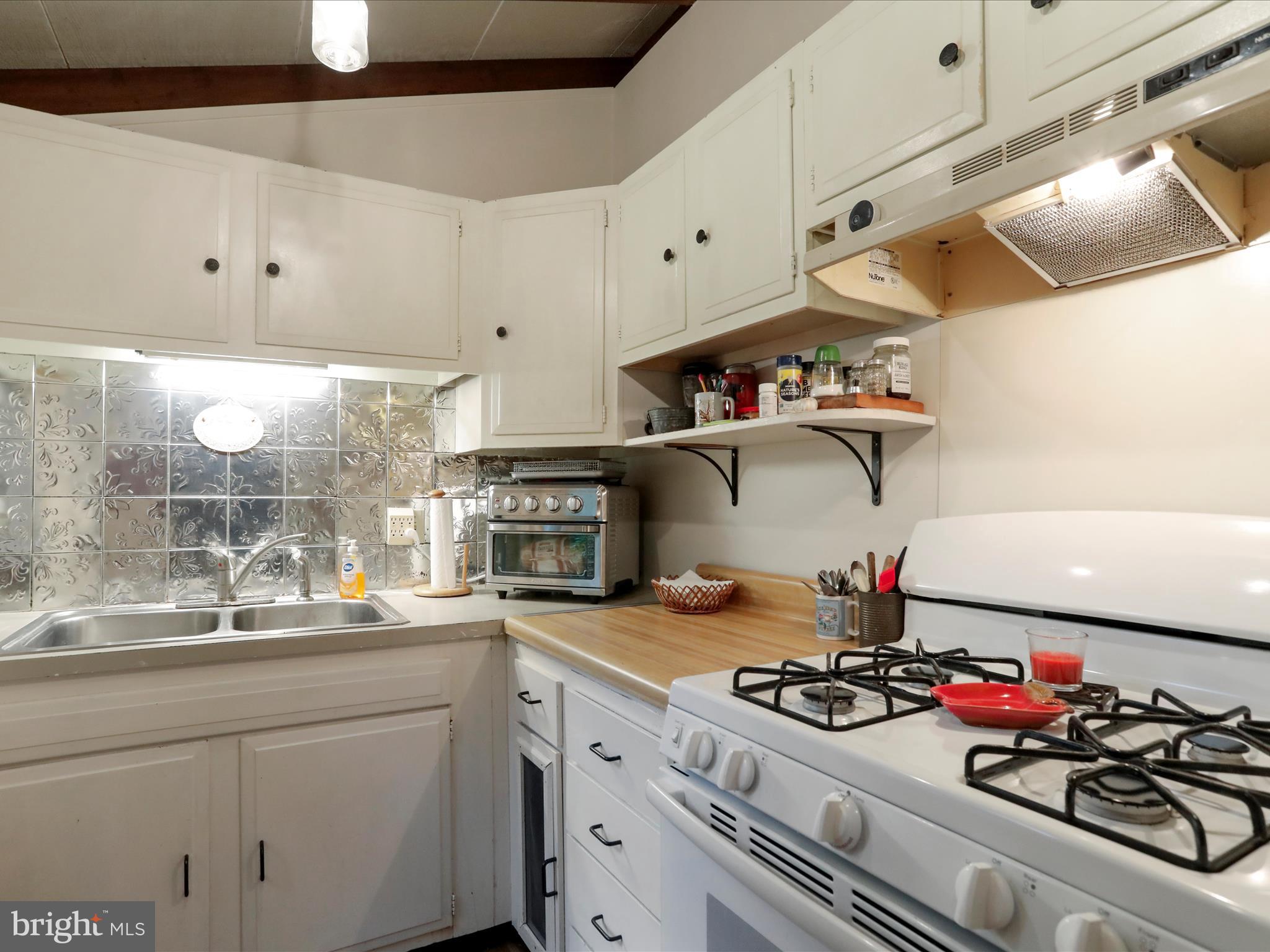 THUNDERBIRD HILLS - Residential