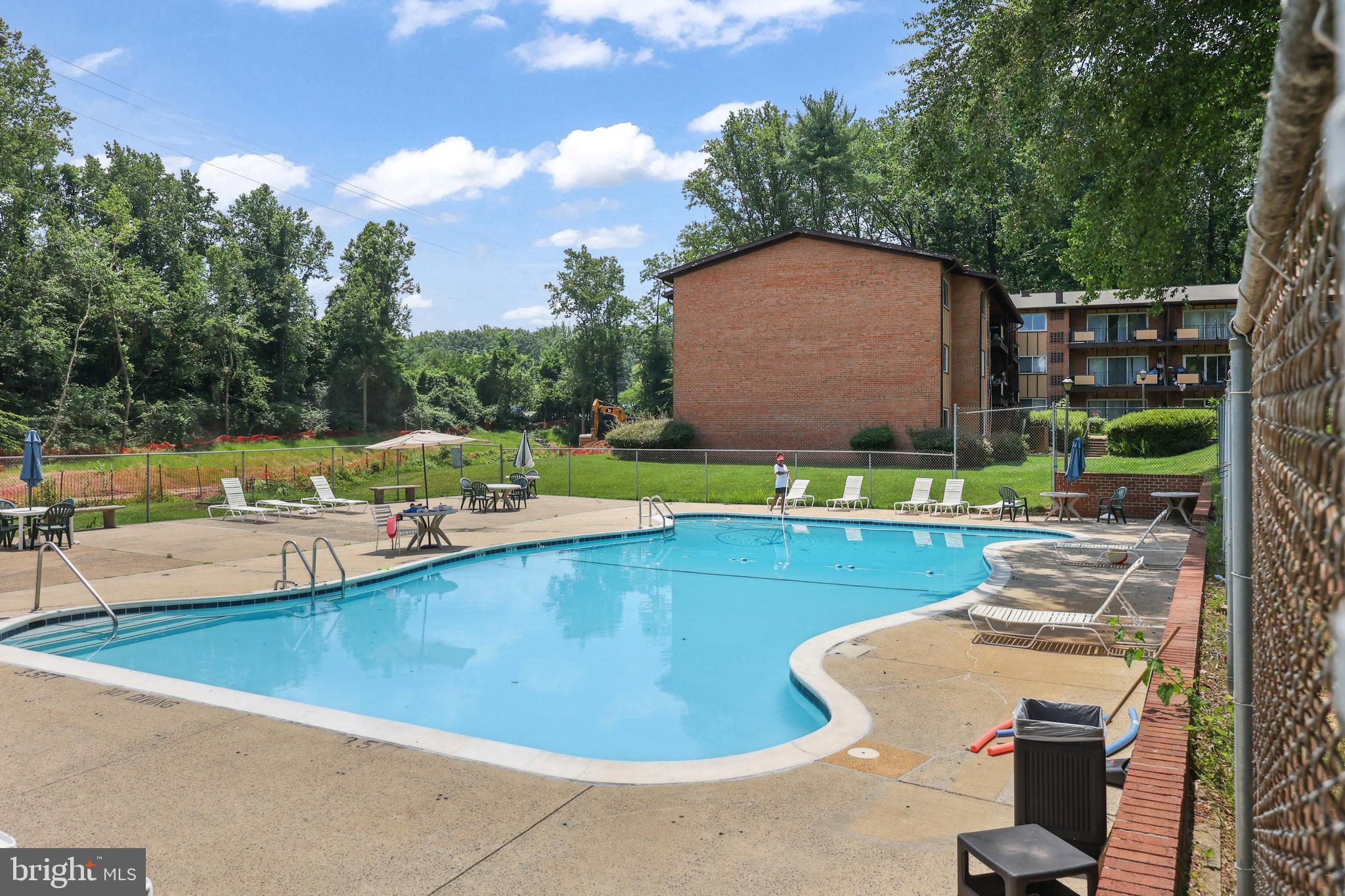 MOSBY WOODS TOWNHOUSE - Residential