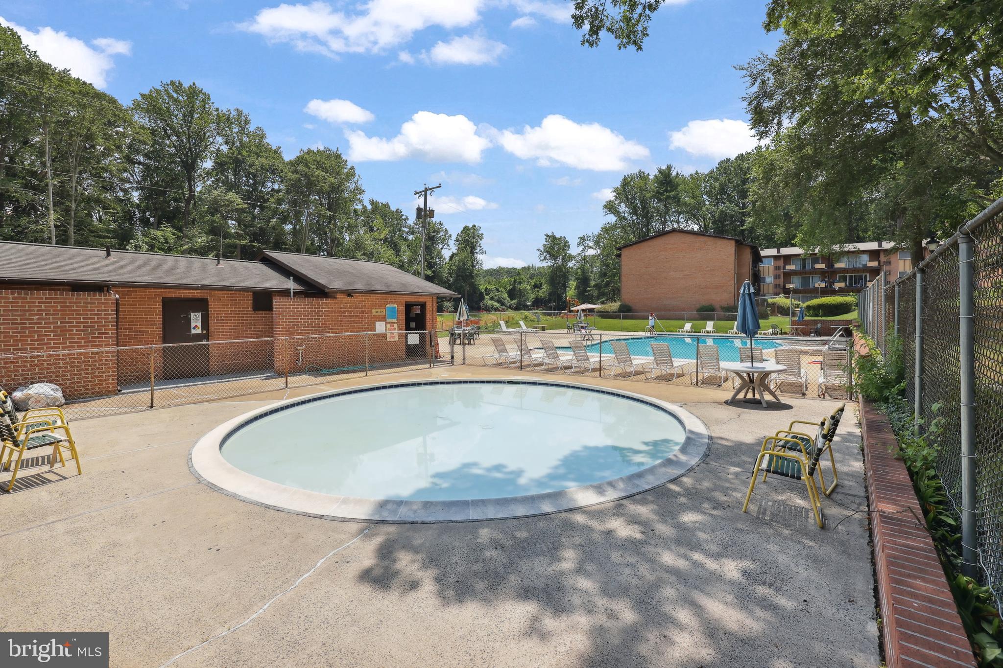 MOSBY WOODS TOWNHOUSE - Residential