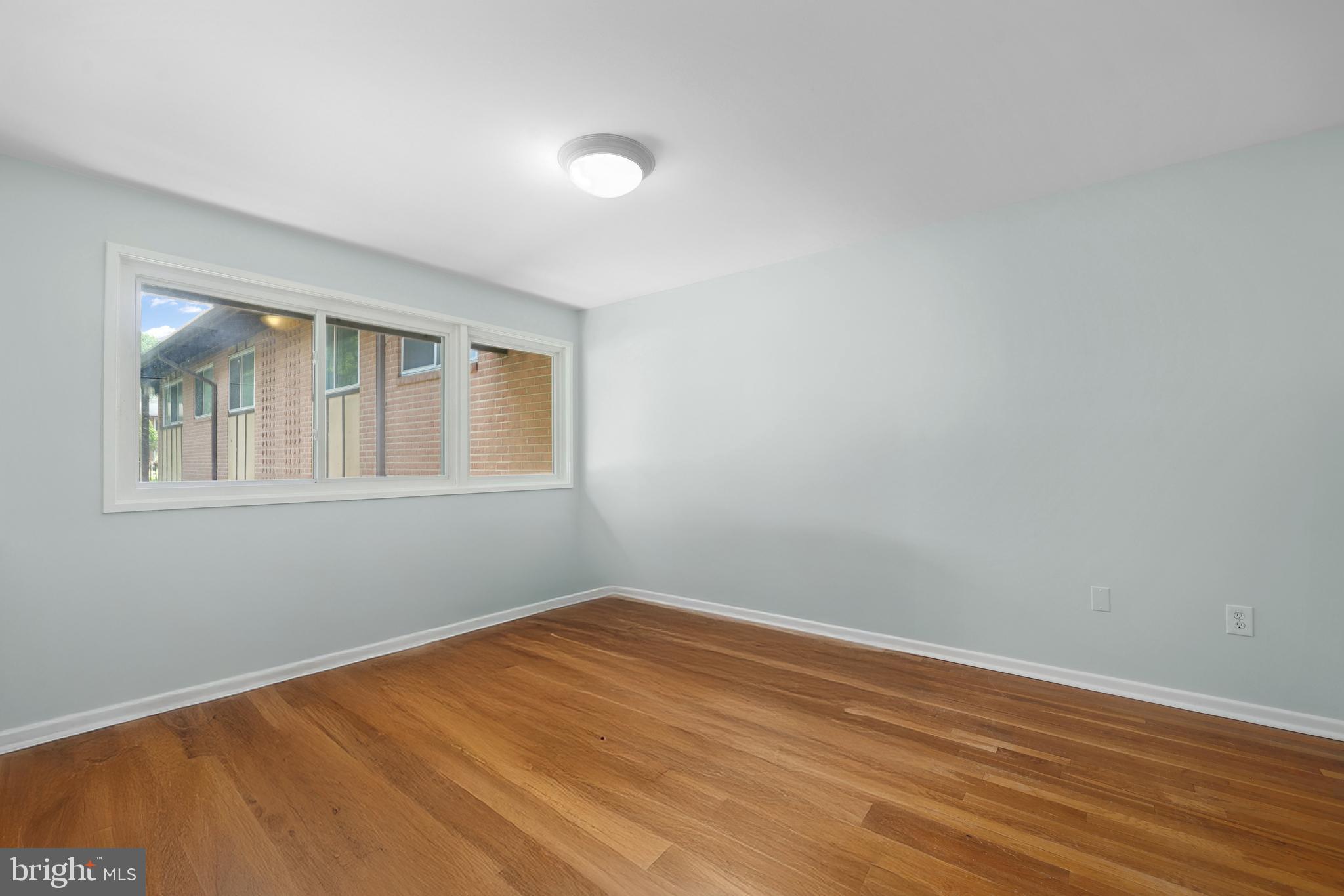 MOSBY WOODS TOWNHOUSE - Residential