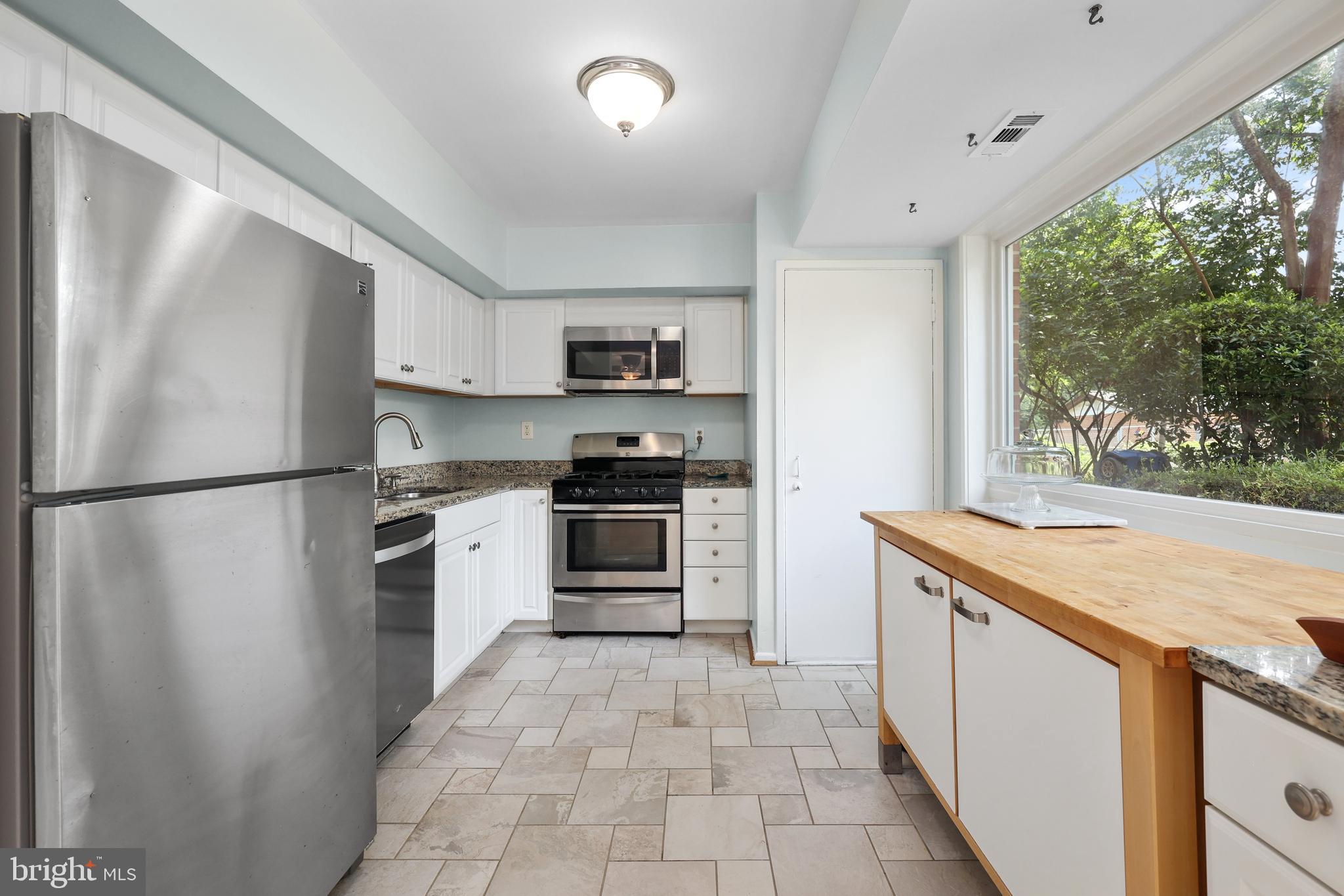 MOSBY WOODS TOWNHOUSE - Residential