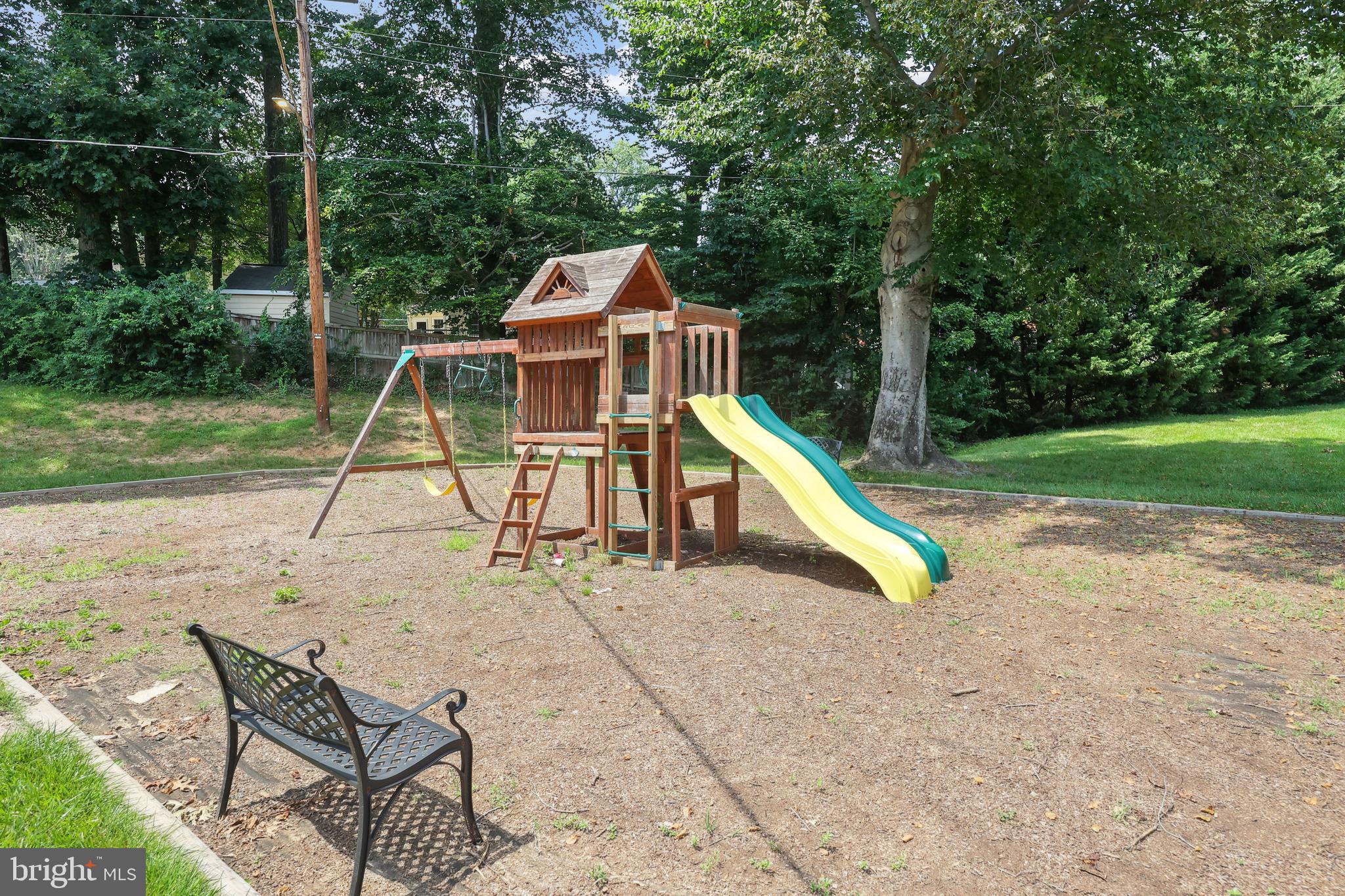 MOSBY WOODS TOWNHOUSE - Residential