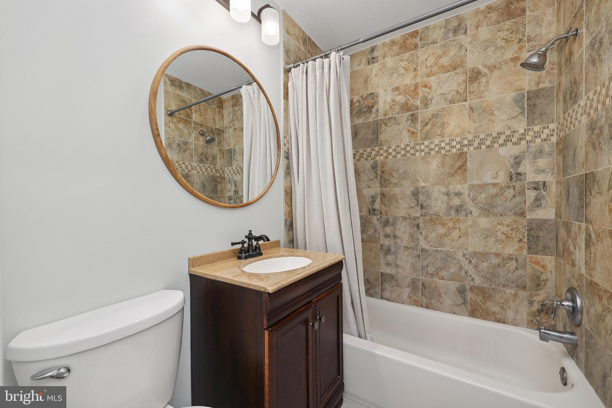 MOSBY WOODS TOWNHOUSE - Residential