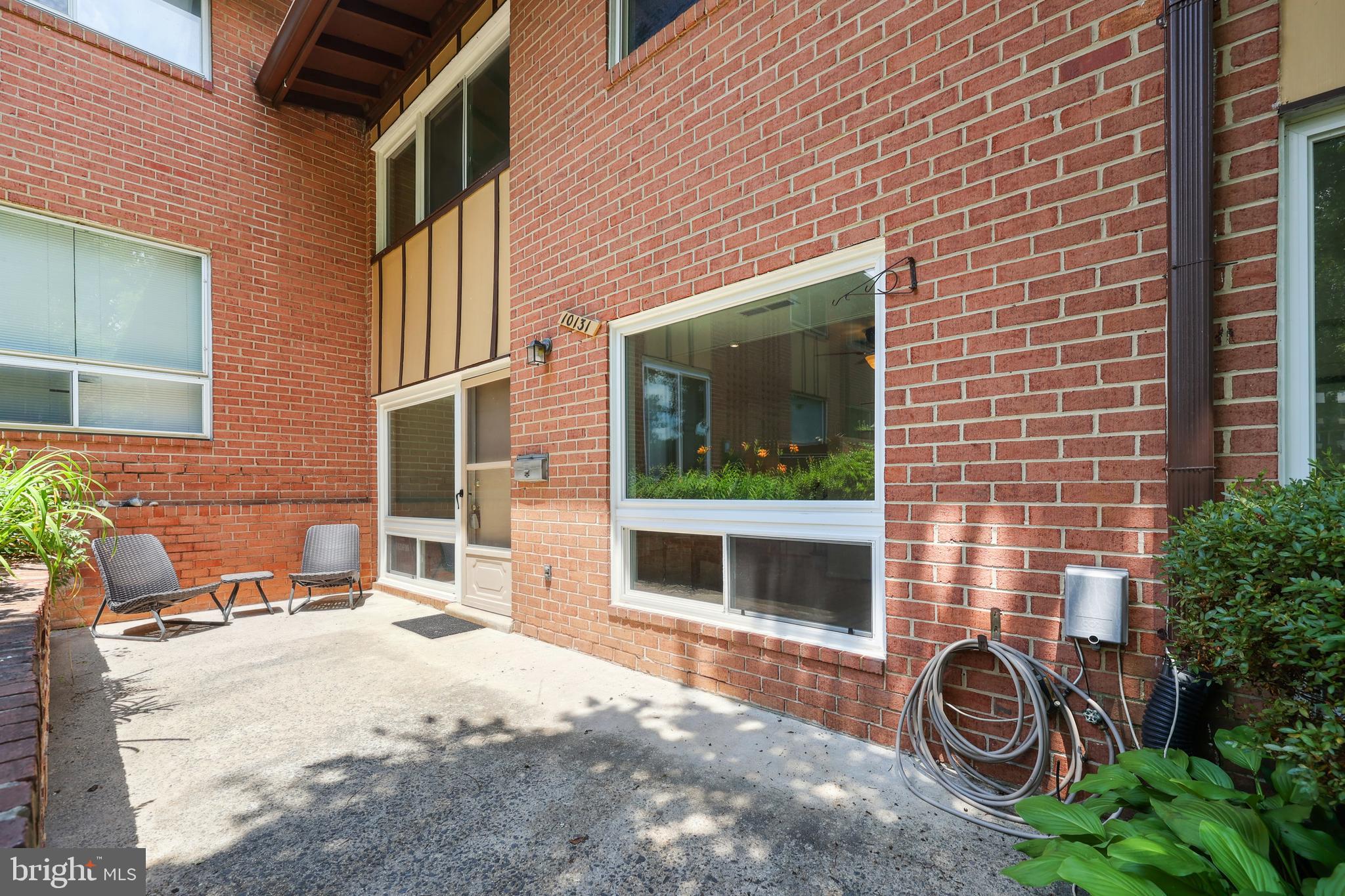 MOSBY WOODS TOWNHOUSE - Residential