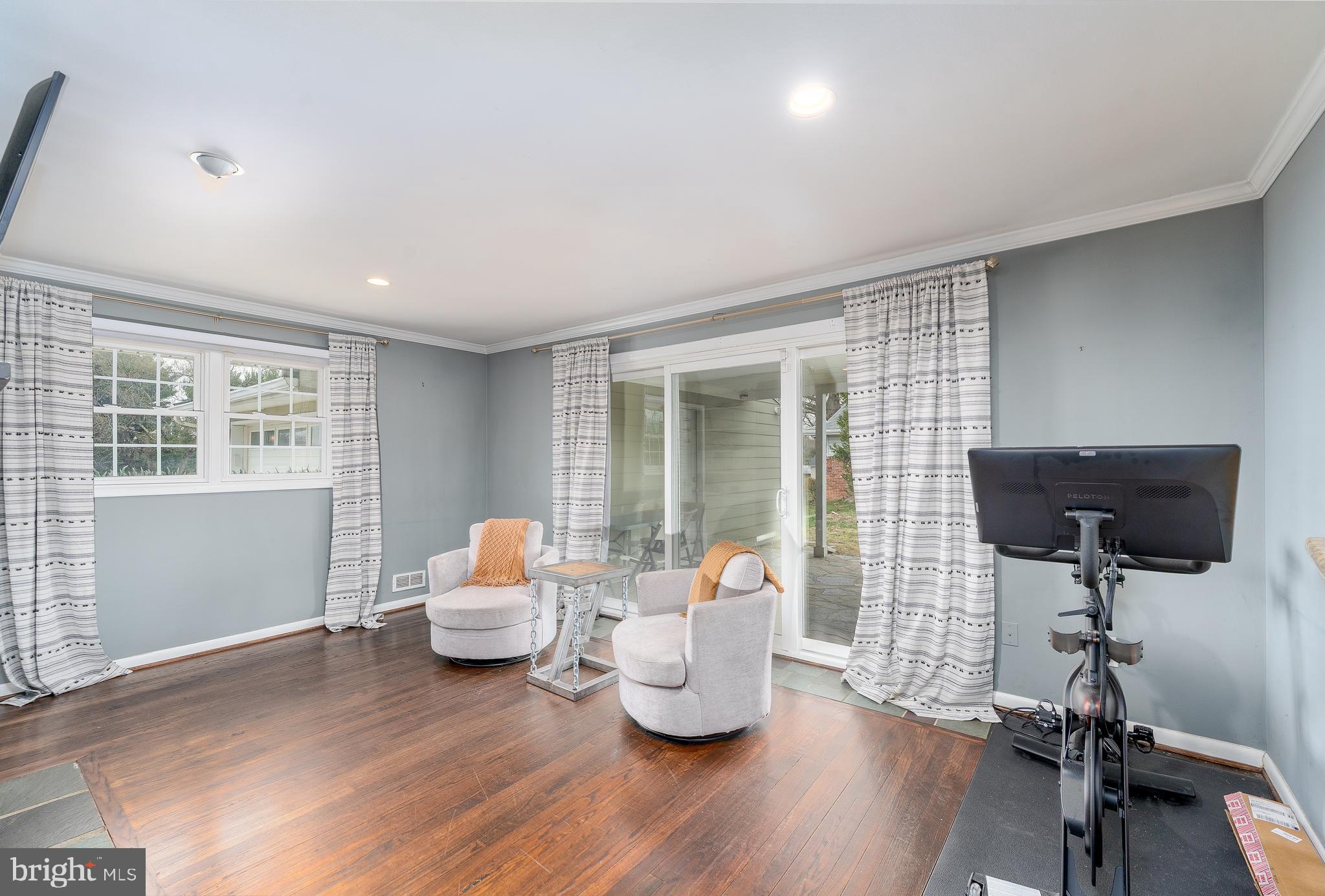 CHESTNUT HILL - Residential