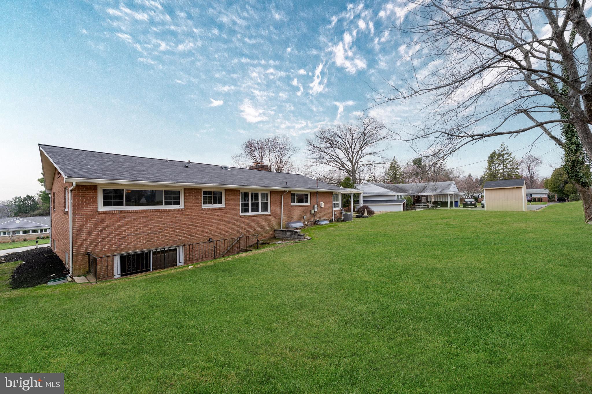 CHESTNUT HILL - Residential