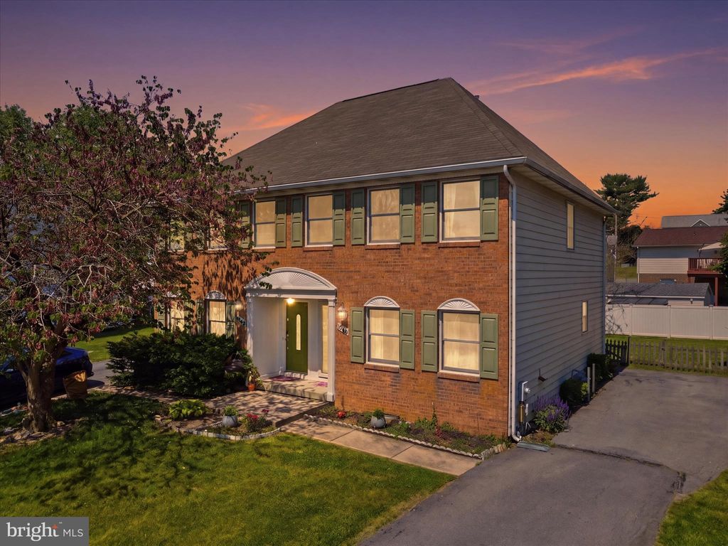 Photo of 1040 Hampton Circle, HAGERSTOWN, MD 21742 (MLS # MDWA2036772)