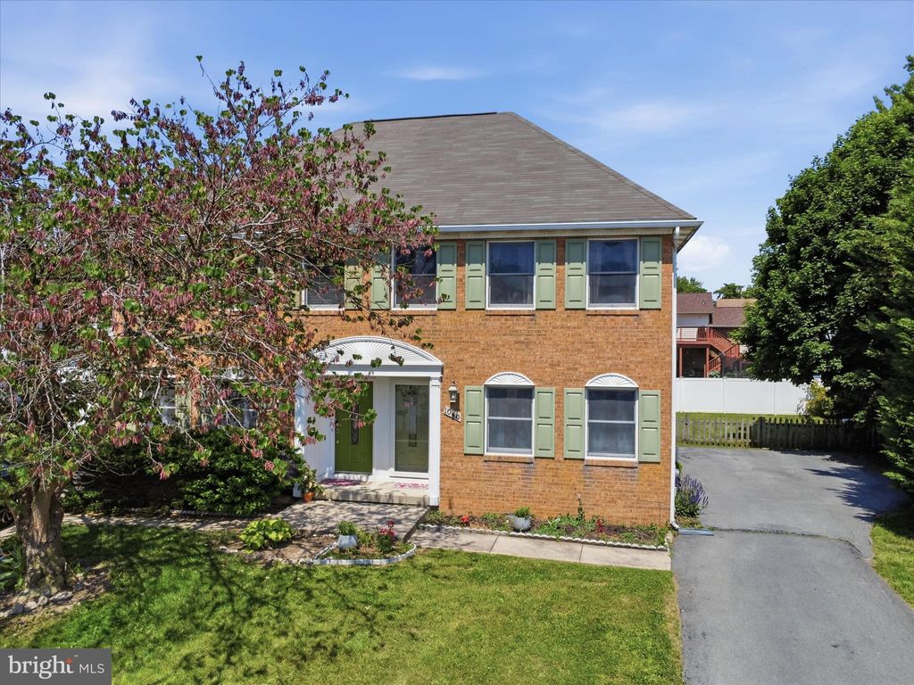 Photo of 1040 Hampton Circle, HAGERSTOWN, MD 21742 (MLS # MDWA2036772)
