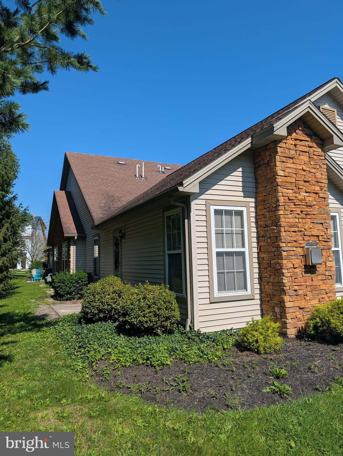 12 HILLVIEW COURT