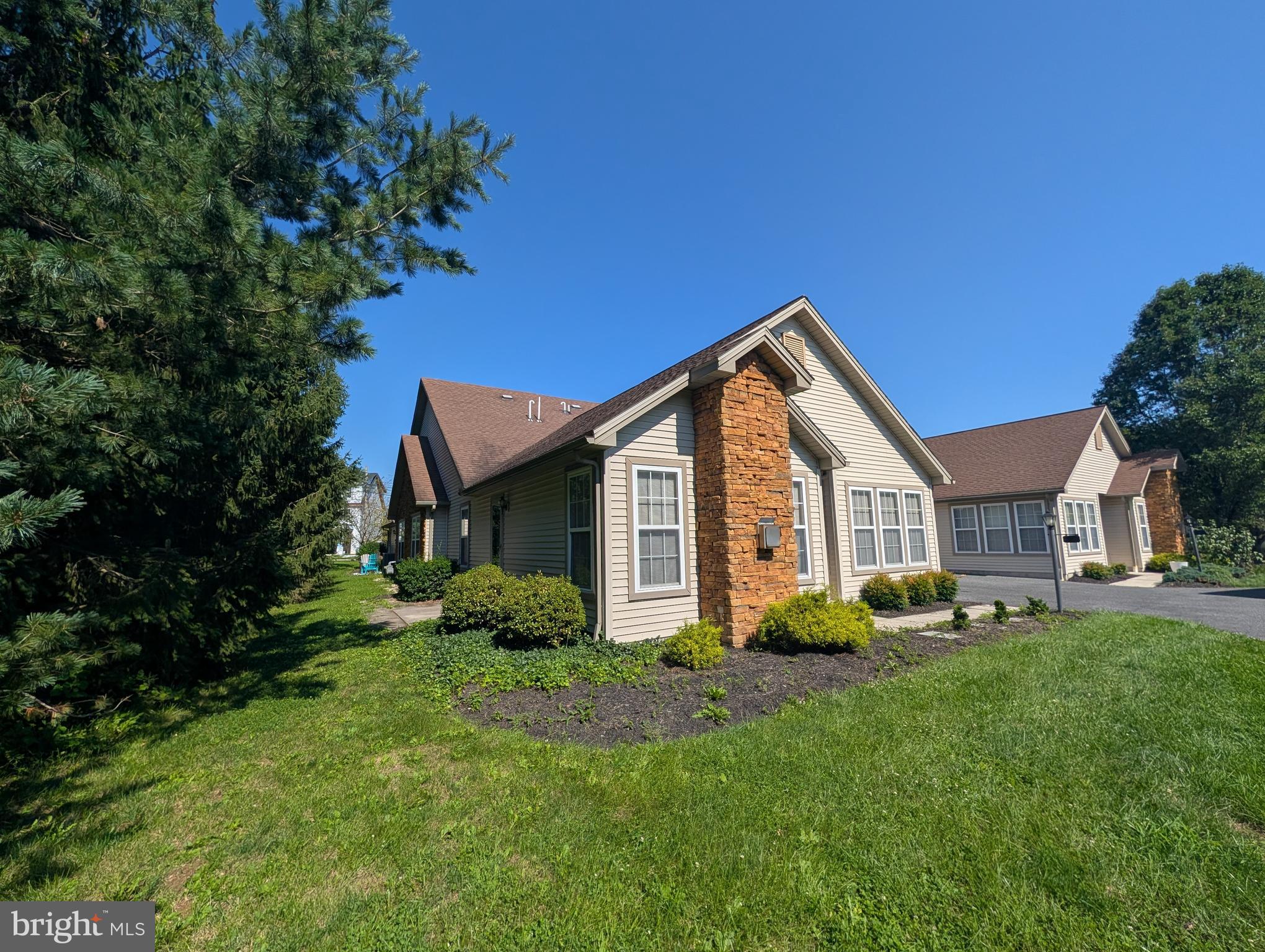 12 HILLVIEW COURT