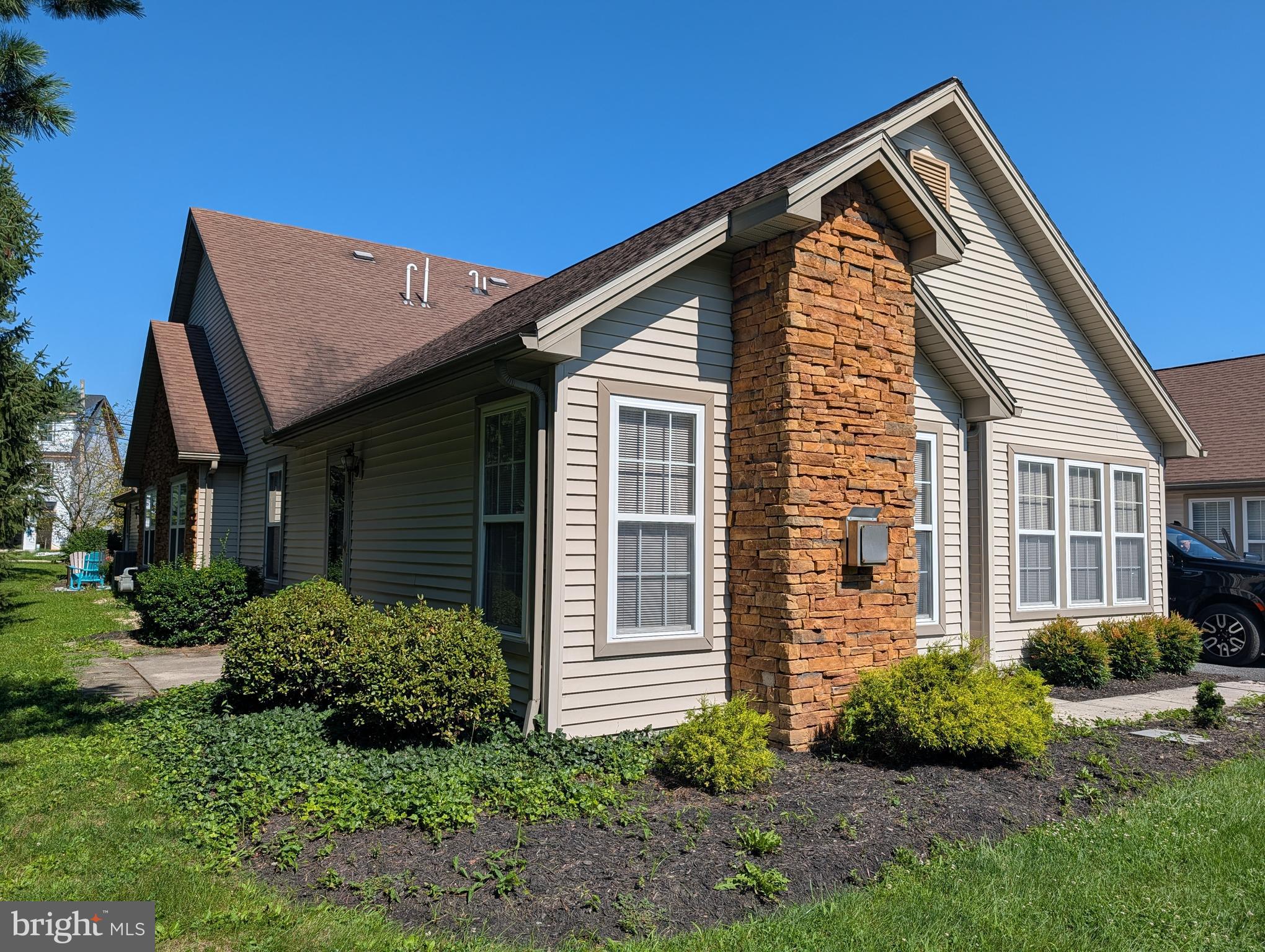 12 HILLVIEW COURT