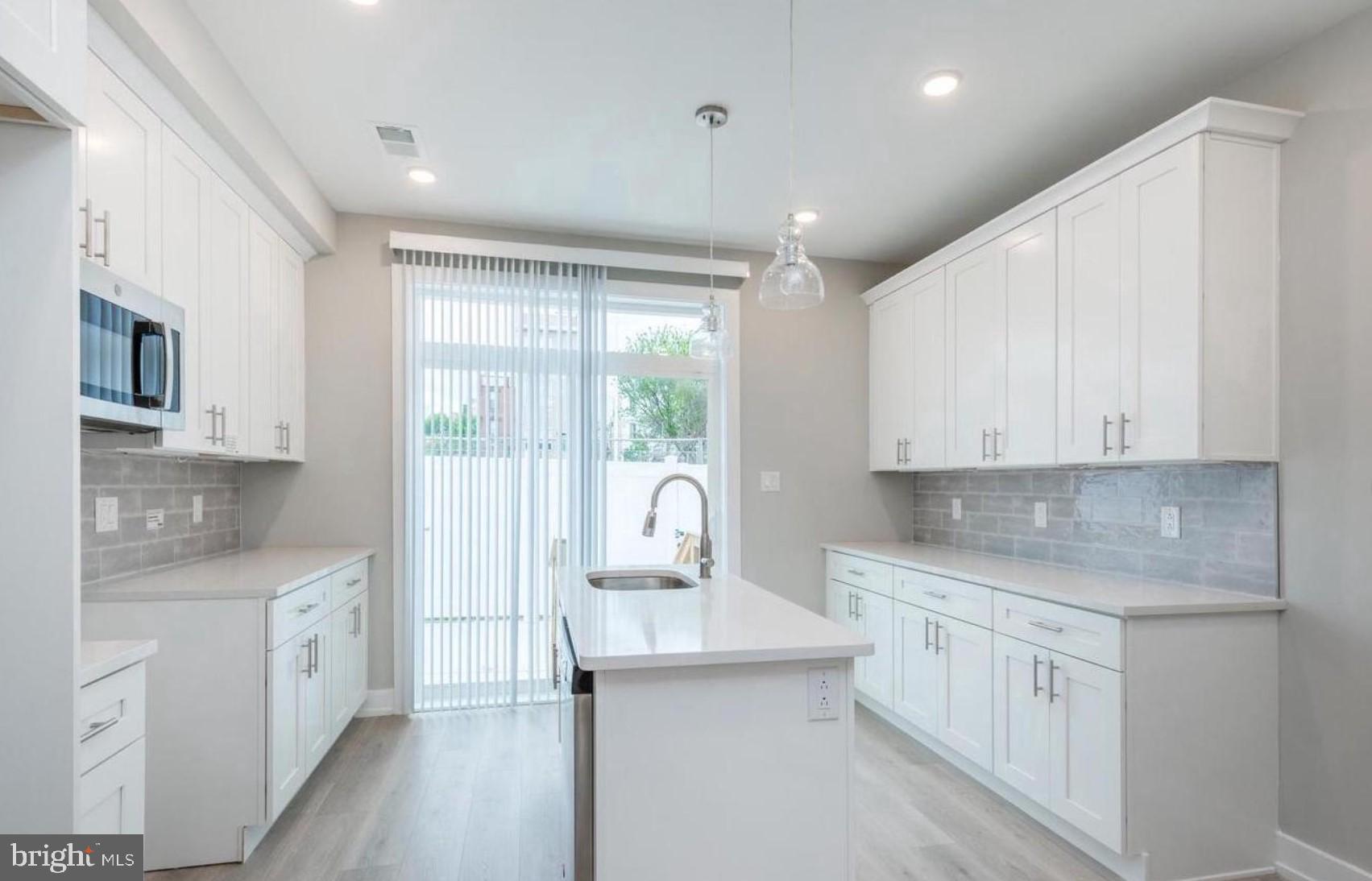 2548 N HOWARD STREET 1