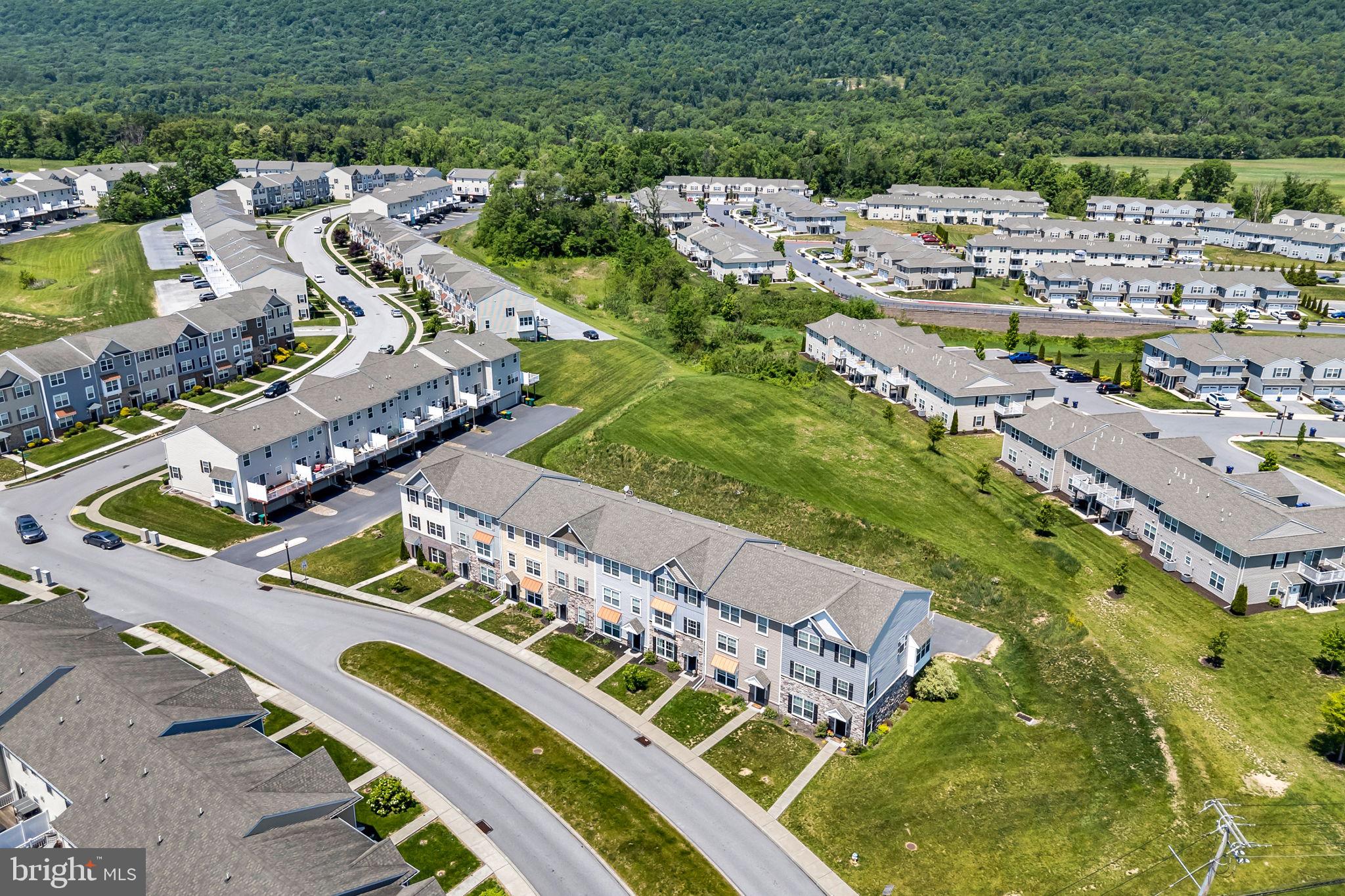 LAUREL RIDGE ESTATES - Residential