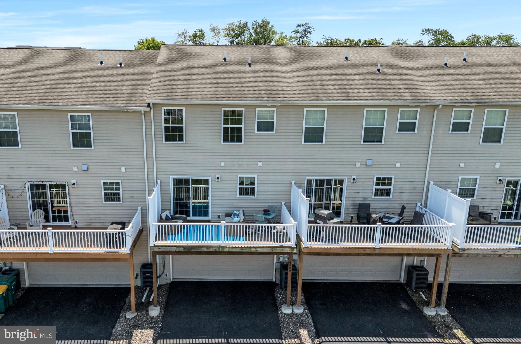 LAUREL RIDGE ESTATES - Residential