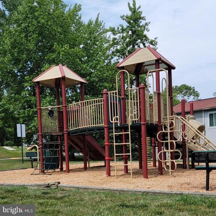 ST CHARLES HUNTINGTON - Residential Lease