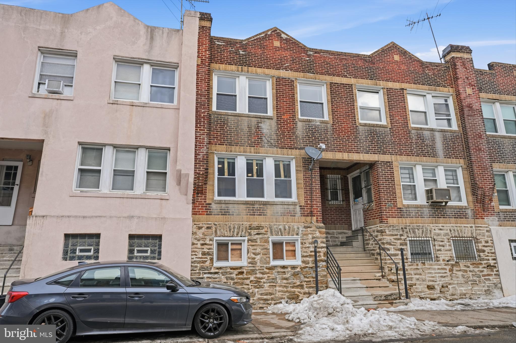 311 W RAYMOND STREET