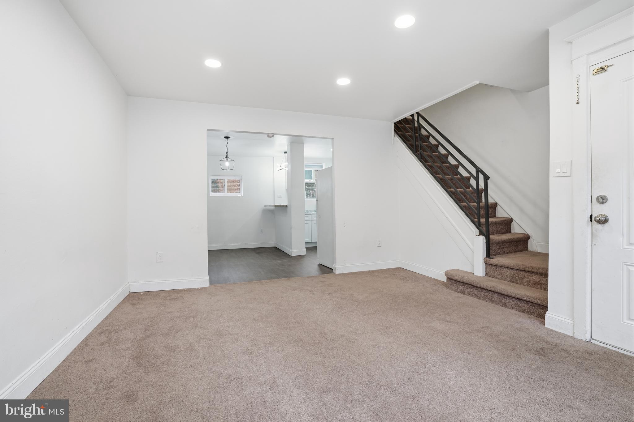 311 W RAYMOND STREET